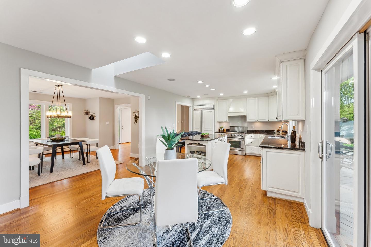 7903 OLD FALLS RD, MCLEAN, Virginia 22102, 5 Bedrooms Bedrooms, ,4 BathroomsBathrooms,Residential,For sale,7903 OLD FALLS RD,VAFX2236092 MLS # VAFX2236092