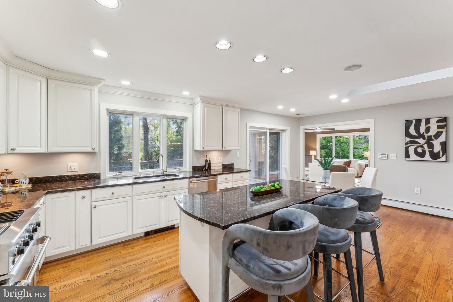 7903 OLD FALLS RD, MCLEAN, Virginia 22102, 5 Bedrooms Bedrooms, ,4 BathroomsBathrooms,Residential,For sale,7903 OLD FALLS RD,VAFX2236092 MLS # VAFX2236092
