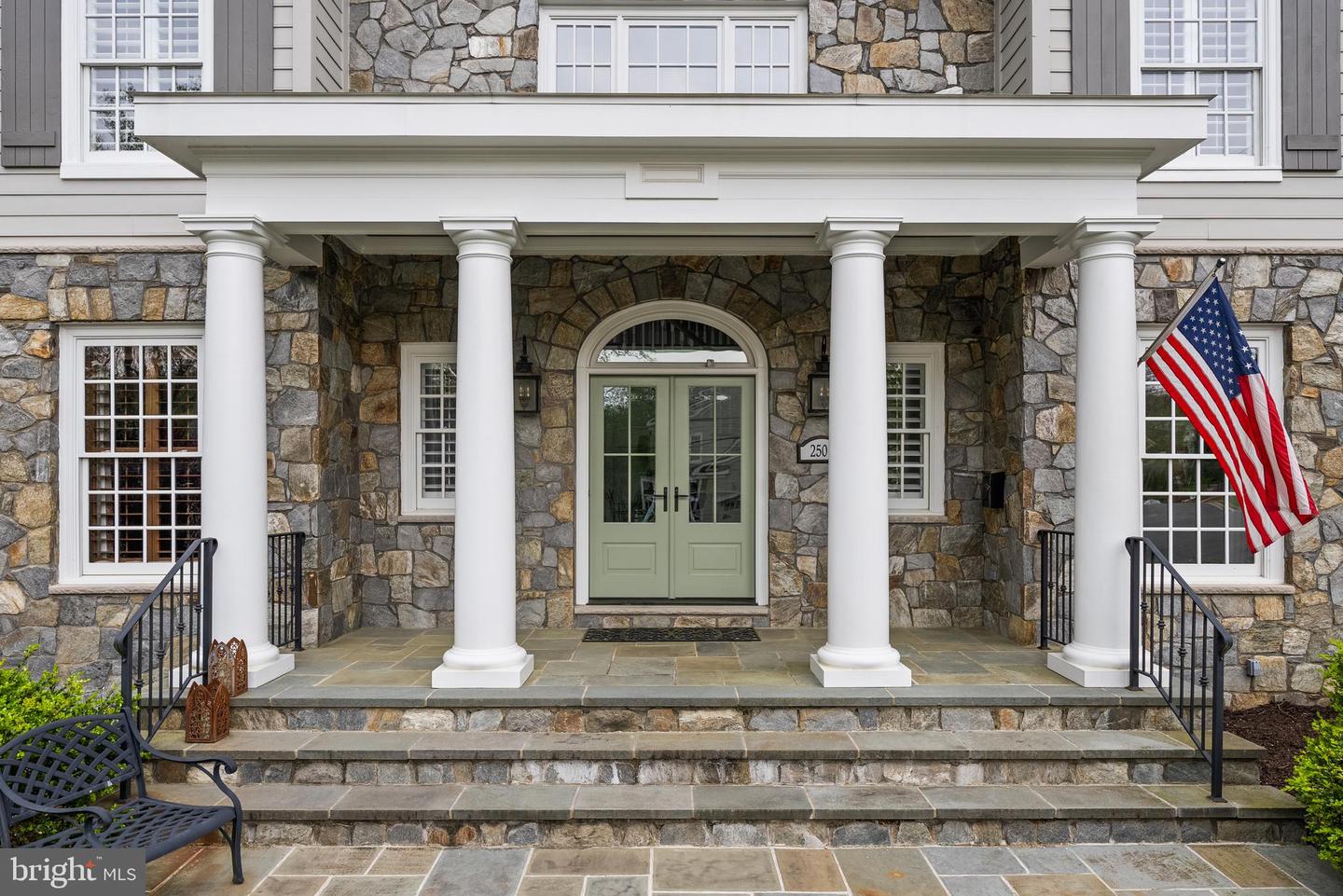 2501 N LINCOLN ST, ARLINGTON, Virginia 22207, 5 Bedrooms Bedrooms, ,5 BathroomsBathrooms,Residential,For sale,2501 N LINCOLN ST,VAAR2056474 MLS # VAAR2056474