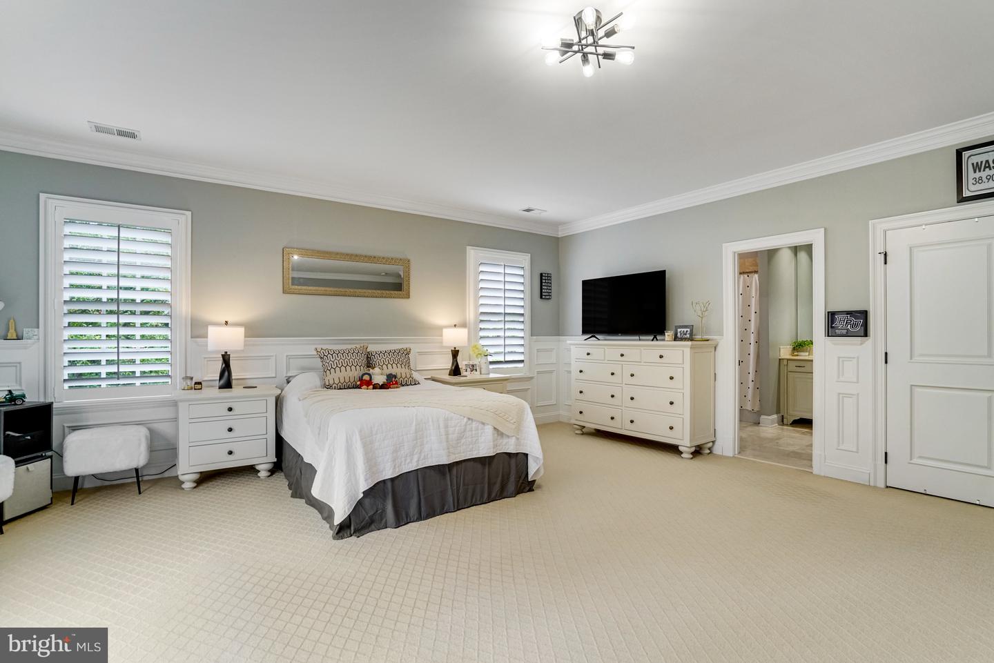 2501 N LINCOLN ST, ARLINGTON, Virginia 22207, 5 Bedrooms Bedrooms, ,5 BathroomsBathrooms,Residential,For sale,2501 N LINCOLN ST,VAAR2056474 MLS # VAAR2056474