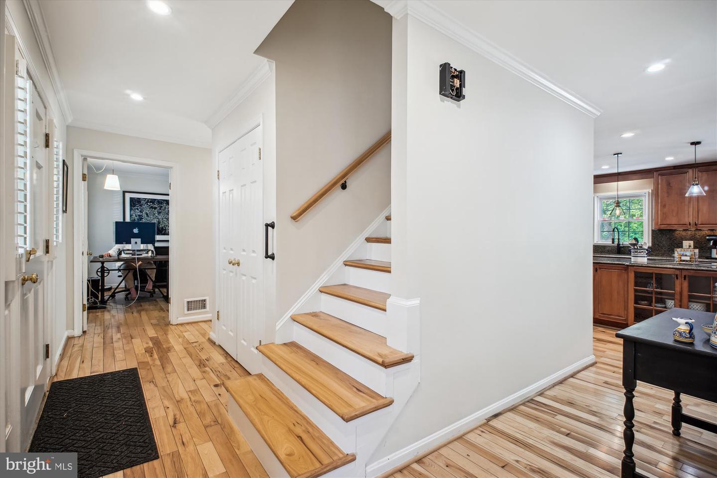9822 FIVE OAKS RD, FAIRFAX, Virginia 22031, 4 Bedrooms Bedrooms, ,2 BathroomsBathrooms,Residential,For sale,9822 FIVE OAKS RD,VAFX2236112 MLS # VAFX2236112