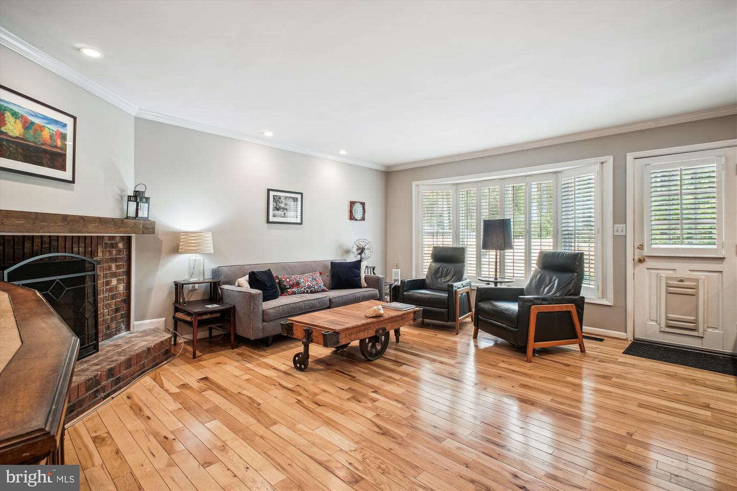 9822 FIVE OAKS RD, FAIRFAX, Virginia 22031, 4 Bedrooms Bedrooms, ,2 BathroomsBathrooms,Residential,For sale,9822 FIVE OAKS RD,VAFX2236112 MLS # VAFX2236112