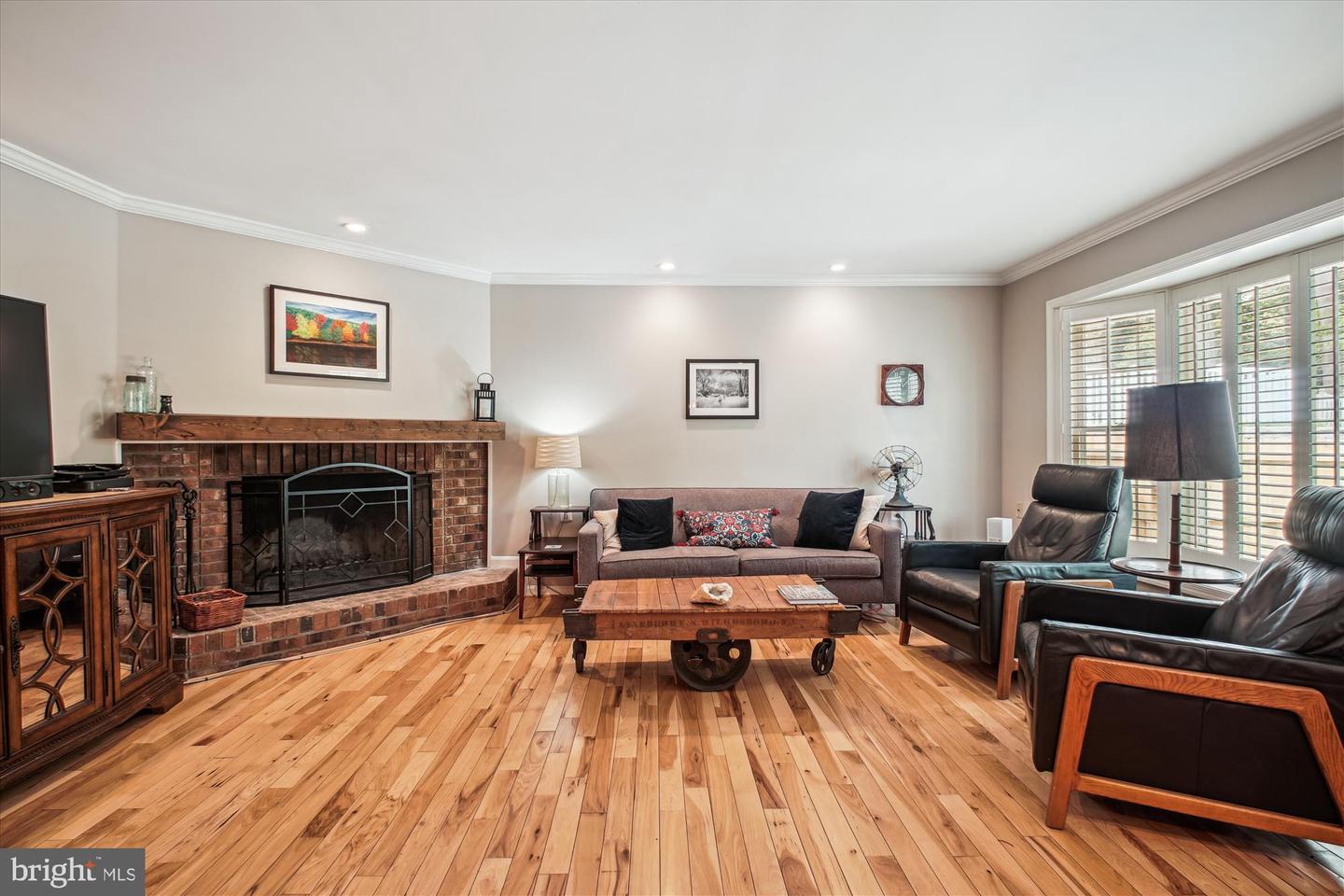 9822 FIVE OAKS RD, FAIRFAX, Virginia 22031, 4 Bedrooms Bedrooms, ,2 BathroomsBathrooms,Residential,For sale,9822 FIVE OAKS RD,VAFX2236112 MLS # VAFX2236112