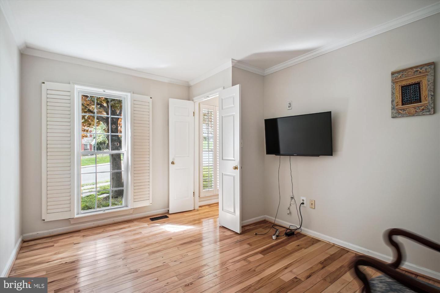 9822 FIVE OAKS RD, FAIRFAX, Virginia 22031, 4 Bedrooms Bedrooms, ,2 BathroomsBathrooms,Residential,For sale,9822 FIVE OAKS RD,VAFX2236112 MLS # VAFX2236112