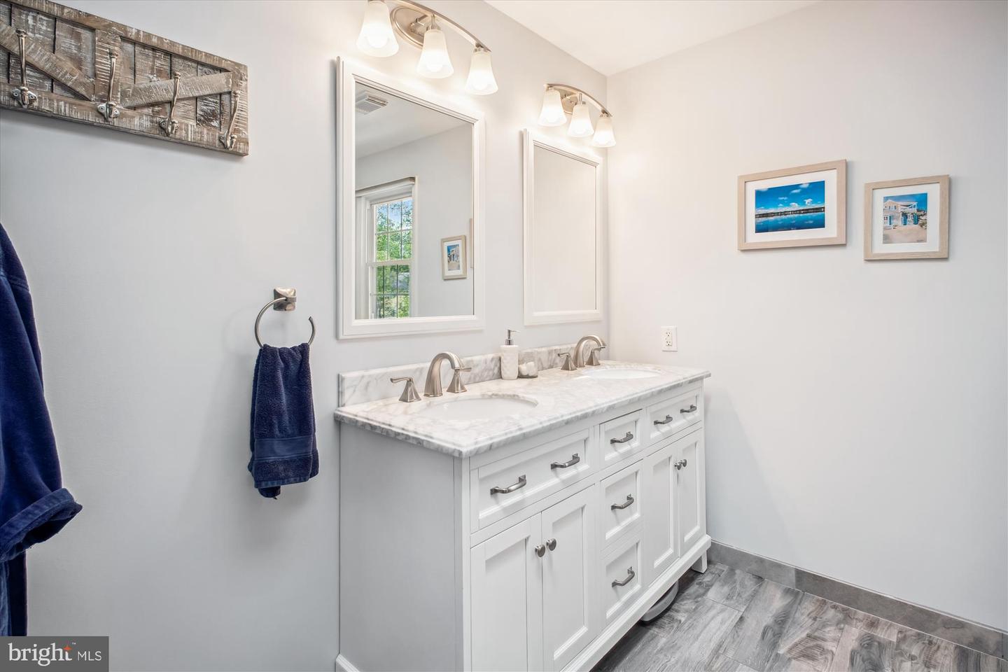 9822 FIVE OAKS RD, FAIRFAX, Virginia 22031, 4 Bedrooms Bedrooms, ,2 BathroomsBathrooms,Residential,For sale,9822 FIVE OAKS RD,VAFX2236112 MLS # VAFX2236112
