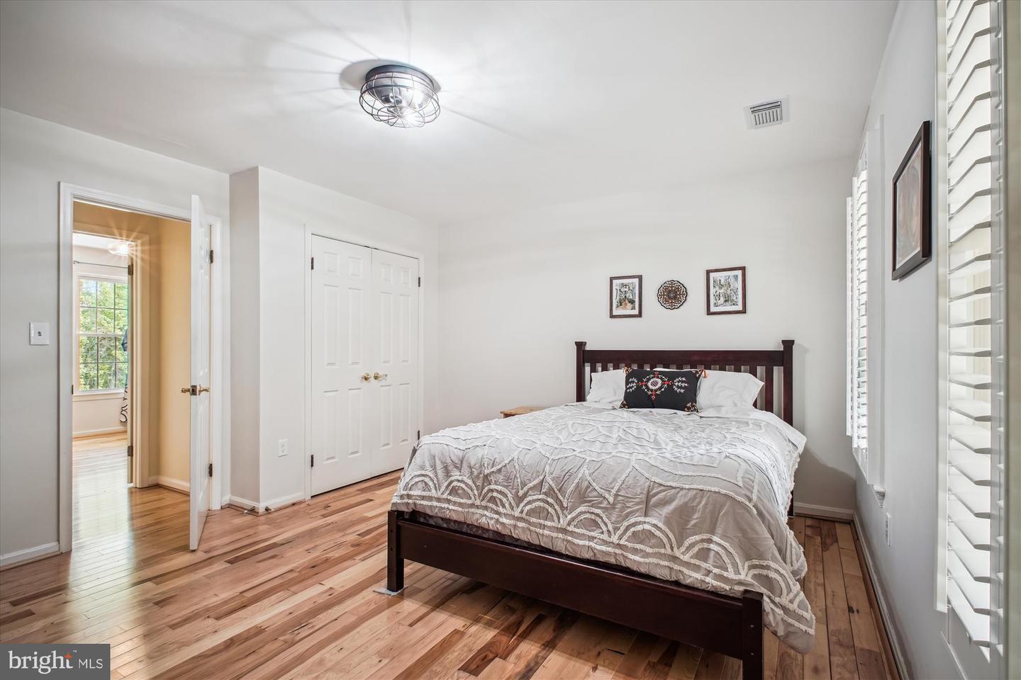 9822 FIVE OAKS RD, FAIRFAX, Virginia 22031, 4 Bedrooms Bedrooms, ,2 BathroomsBathrooms,Residential,For sale,9822 FIVE OAKS RD,VAFX2236112 MLS # VAFX2236112