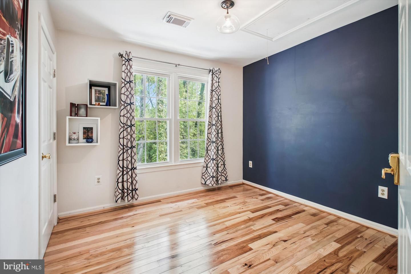 9822 FIVE OAKS RD, FAIRFAX, Virginia 22031, 4 Bedrooms Bedrooms, ,2 BathroomsBathrooms,Residential,For sale,9822 FIVE OAKS RD,VAFX2236112 MLS # VAFX2236112