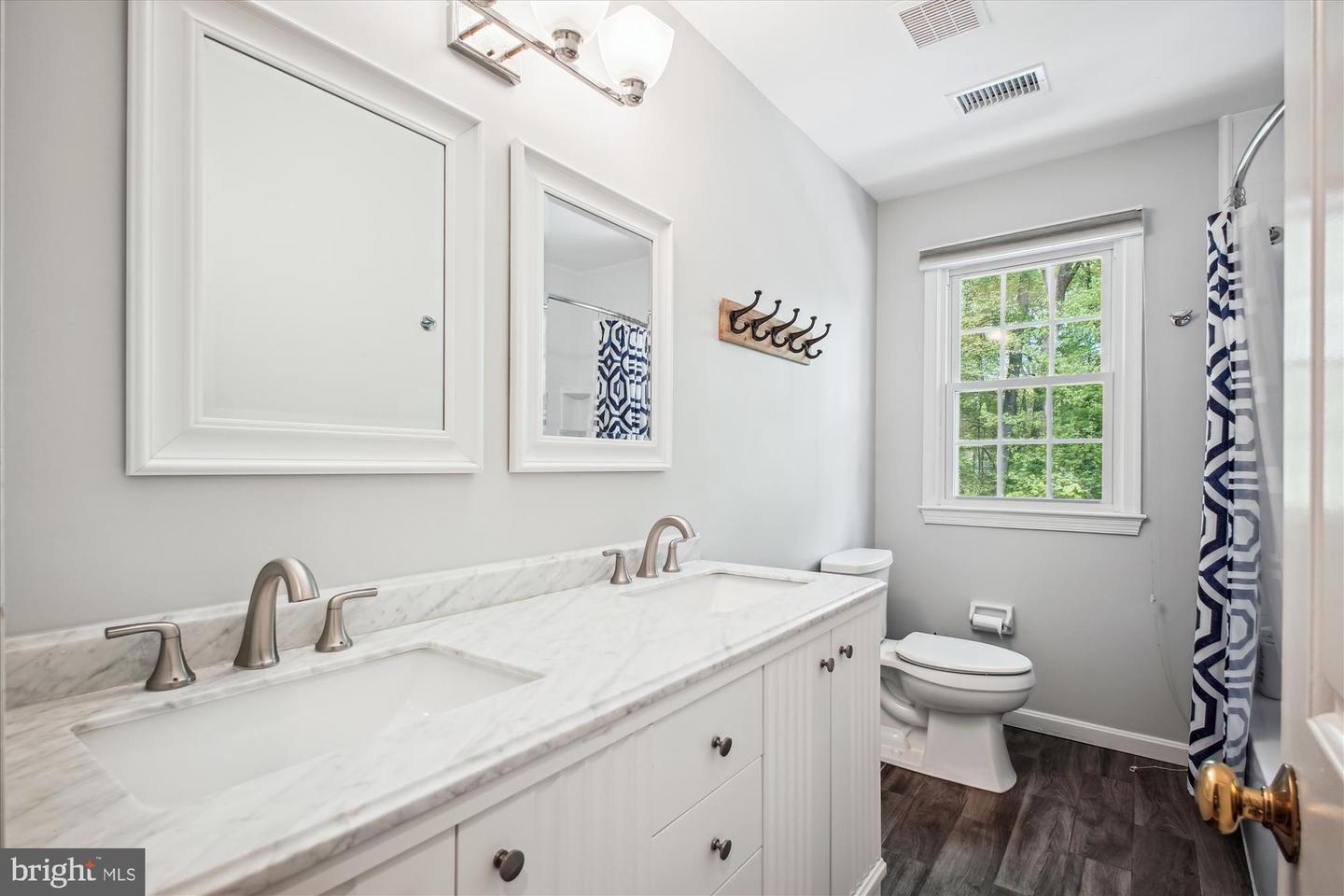 9822 FIVE OAKS RD, FAIRFAX, Virginia 22031, 4 Bedrooms Bedrooms, ,2 BathroomsBathrooms,Residential,For sale,9822 FIVE OAKS RD,VAFX2236112 MLS # VAFX2236112