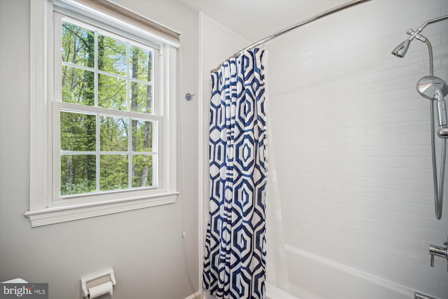 9822 FIVE OAKS RD, FAIRFAX, Virginia 22031, 4 Bedrooms Bedrooms, ,2 BathroomsBathrooms,Residential,For sale,9822 FIVE OAKS RD,VAFX2236112 MLS # VAFX2236112