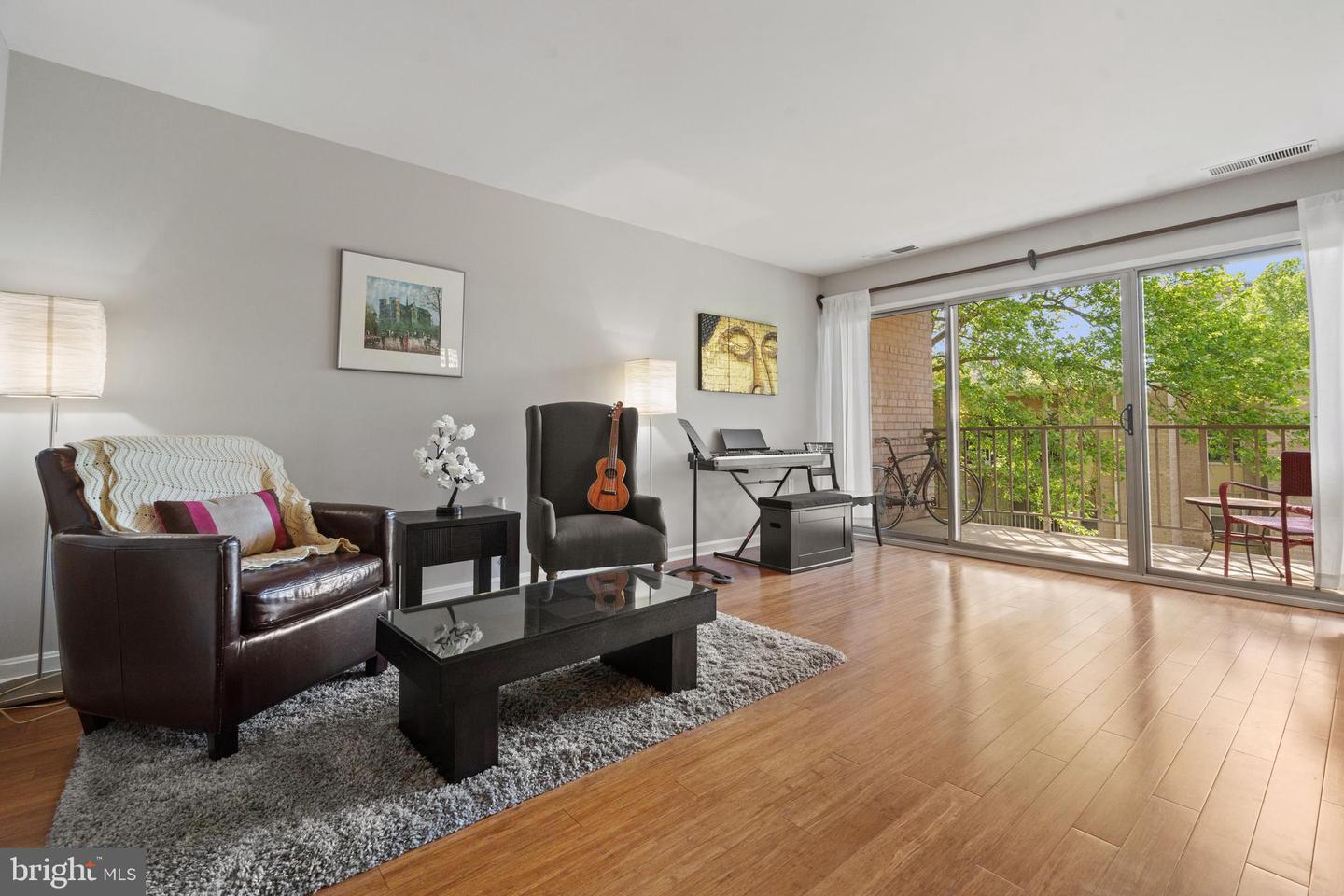 18 CANTERBURY SQ #302, ALEXANDRIA, Virginia 22304, 1 Bedroom Bedrooms, ,1 BathroomBathrooms,Residential,For sale,18 CANTERBURY SQ #302,VAAX2044376 MLS # VAAX2044376