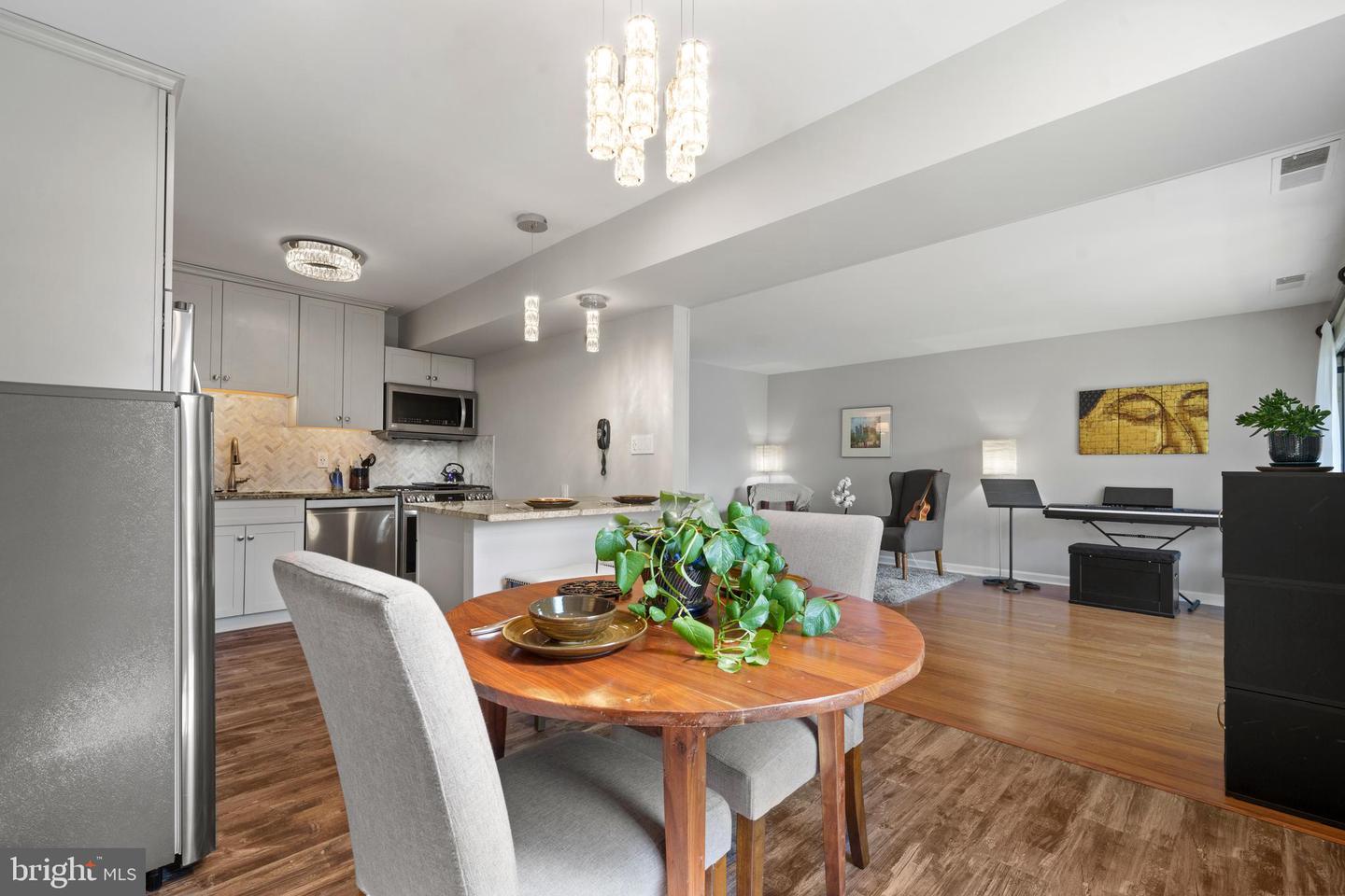 18 CANTERBURY SQ #302, ALEXANDRIA, Virginia 22304, 1 Bedroom Bedrooms, ,1 BathroomBathrooms,Residential,For sale,18 CANTERBURY SQ #302,VAAX2044376 MLS # VAAX2044376