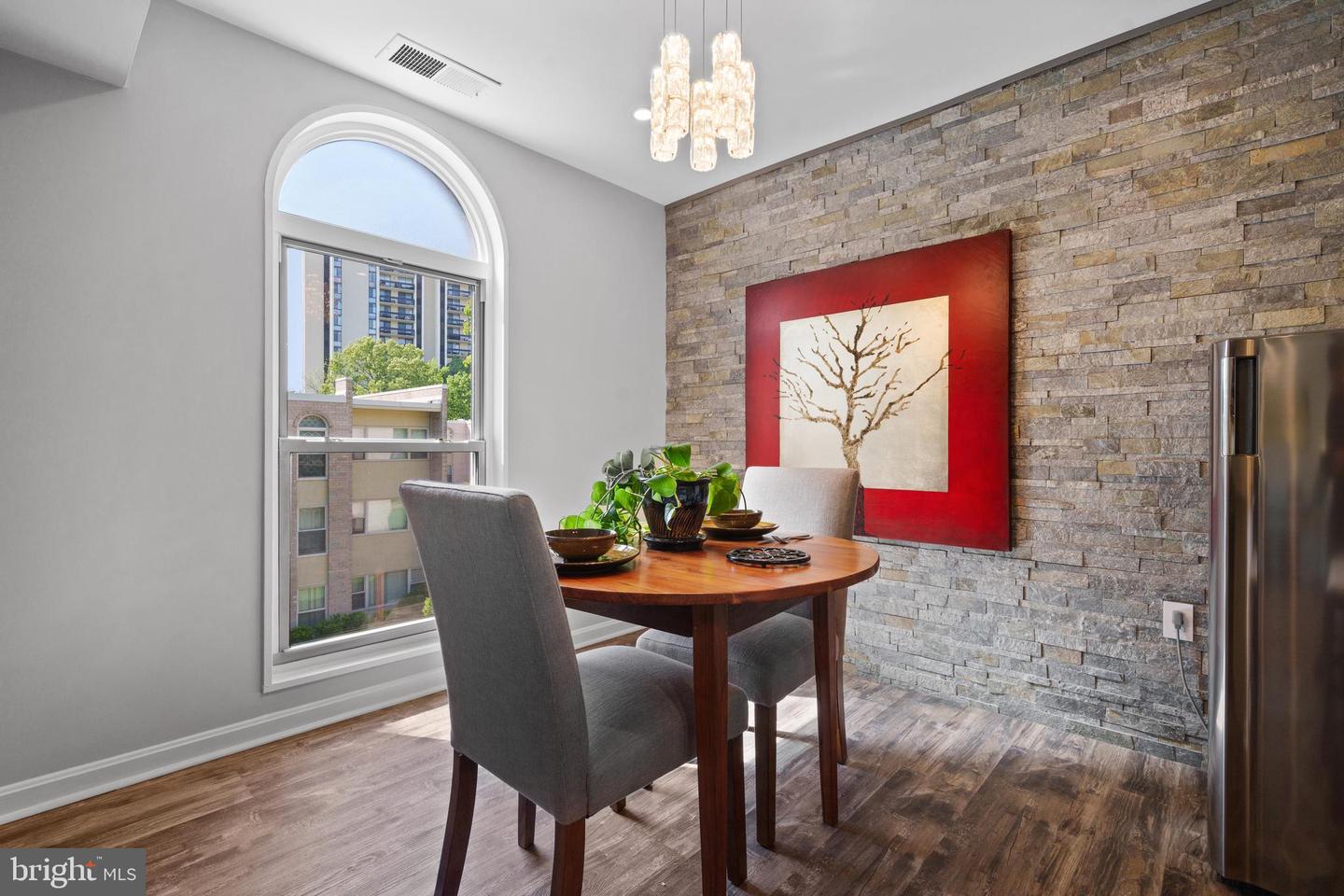 18 CANTERBURY SQ #302, ALEXANDRIA, Virginia 22304, 1 Bedroom Bedrooms, ,1 BathroomBathrooms,Residential,For sale,18 CANTERBURY SQ #302,VAAX2044376 MLS # VAAX2044376