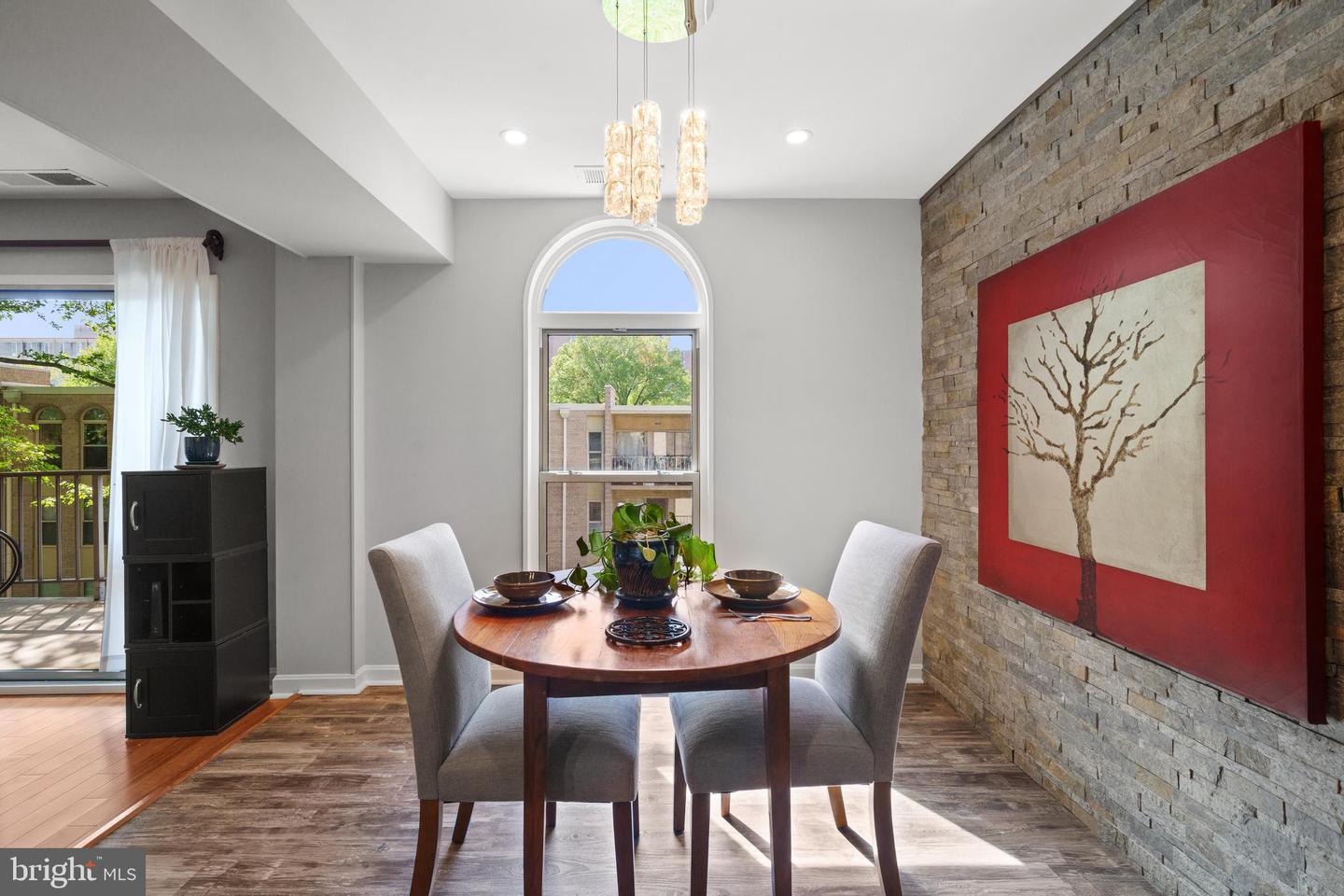 18 CANTERBURY SQ #302, ALEXANDRIA, Virginia 22304, 1 Bedroom Bedrooms, ,1 BathroomBathrooms,Residential,For sale,18 CANTERBURY SQ #302,VAAX2044376 MLS # VAAX2044376