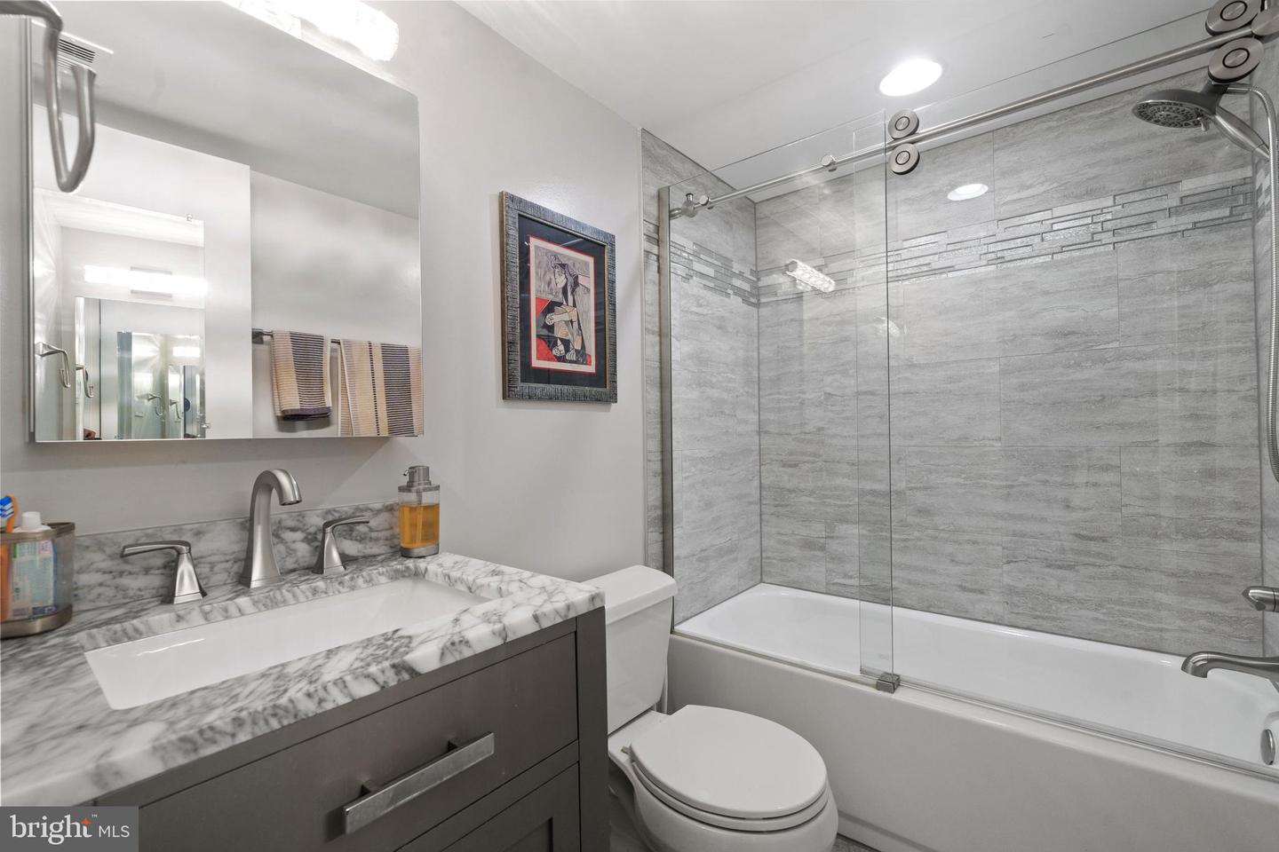 18 CANTERBURY SQ #302, ALEXANDRIA, Virginia 22304, 1 Bedroom Bedrooms, ,1 BathroomBathrooms,Residential,For sale,18 CANTERBURY SQ #302,VAAX2044376 MLS # VAAX2044376