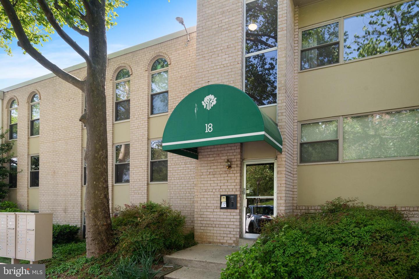 18 CANTERBURY SQ #302, ALEXANDRIA, Virginia 22304, 1 Bedroom Bedrooms, ,1 BathroomBathrooms,Residential,For sale,18 CANTERBURY SQ #302,VAAX2044376 MLS # VAAX2044376