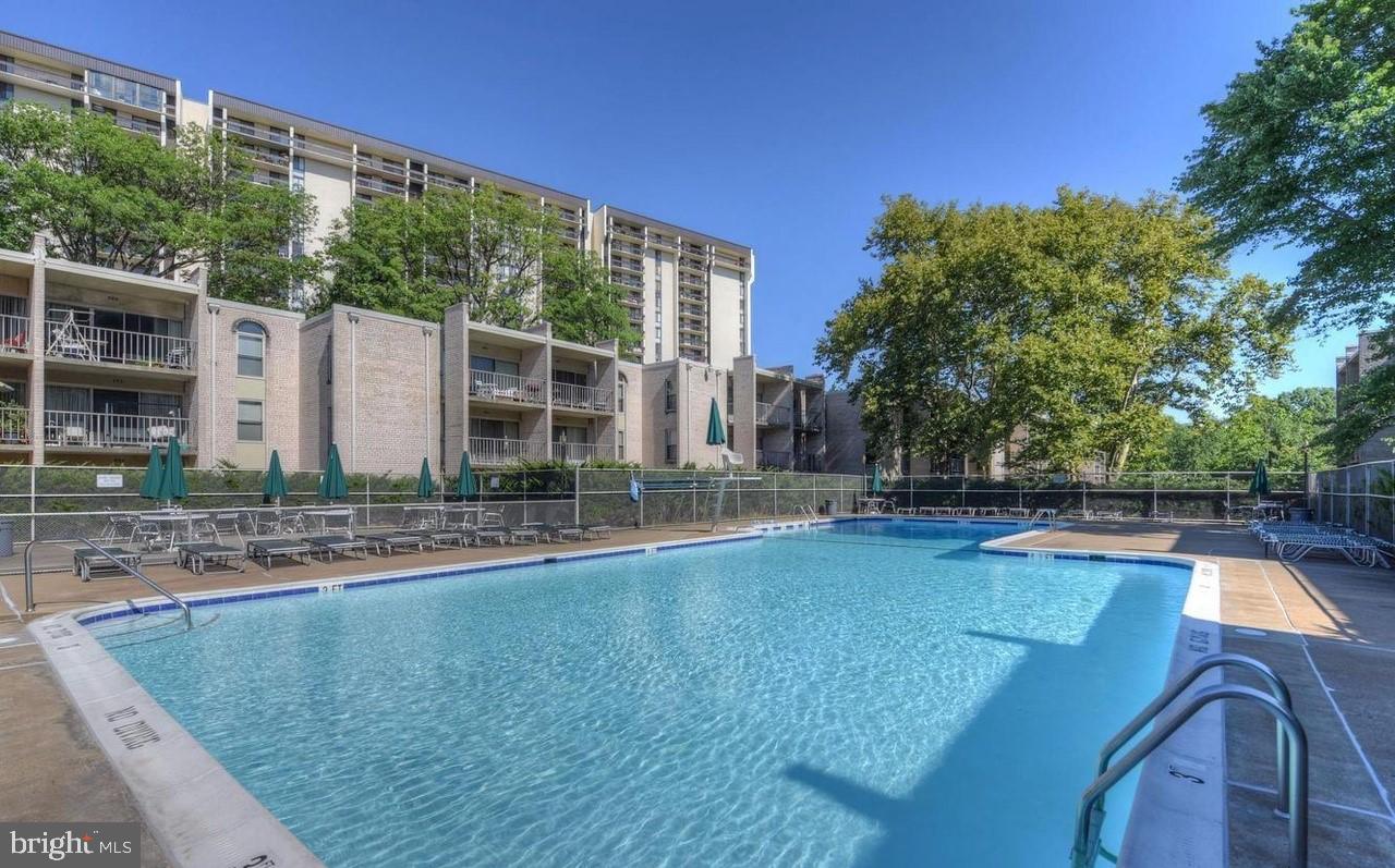 18 CANTERBURY SQ #302, ALEXANDRIA, Virginia 22304, 1 Bedroom Bedrooms, ,1 BathroomBathrooms,Residential,For sale,18 CANTERBURY SQ #302,VAAX2044376 MLS # VAAX2044376