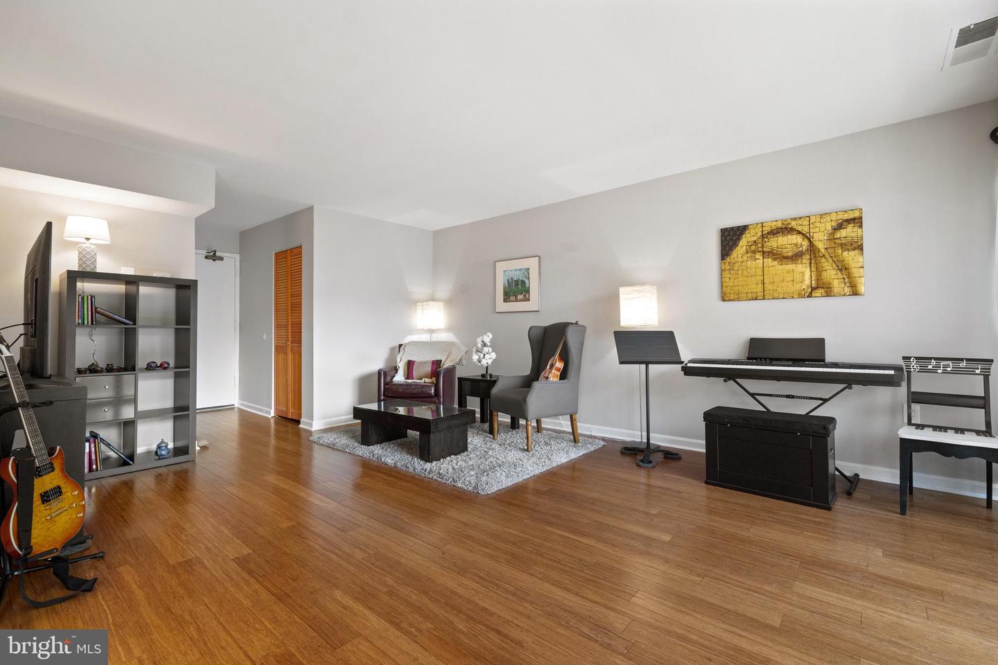18 CANTERBURY SQ #302, ALEXANDRIA, Virginia 22304, 1 Bedroom Bedrooms, ,1 BathroomBathrooms,Residential,For sale,18 CANTERBURY SQ #302,VAAX2044376 MLS # VAAX2044376
