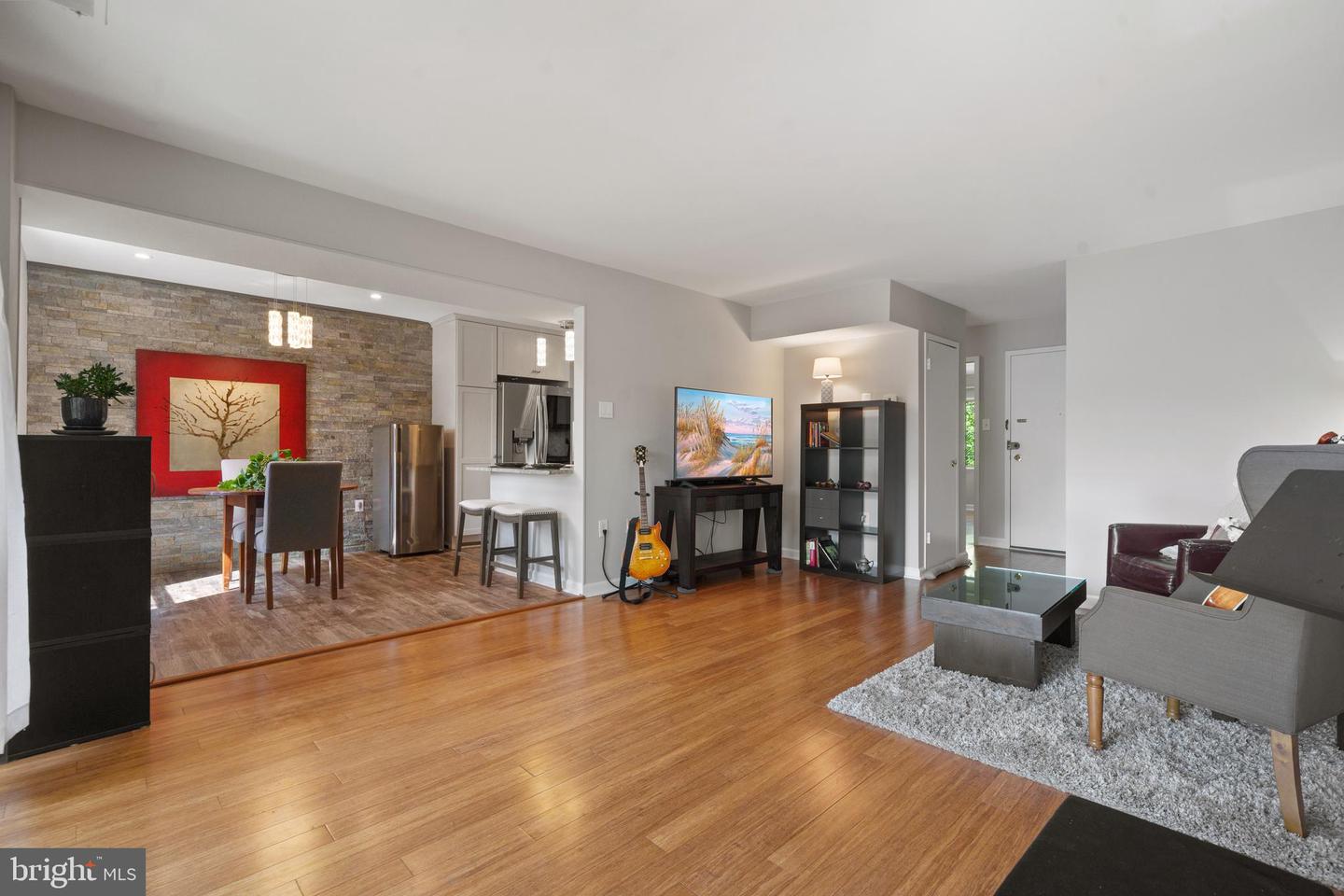18 CANTERBURY SQ #302, ALEXANDRIA, Virginia 22304, 1 Bedroom Bedrooms, ,1 BathroomBathrooms,Residential,For sale,18 CANTERBURY SQ #302,VAAX2044376 MLS # VAAX2044376