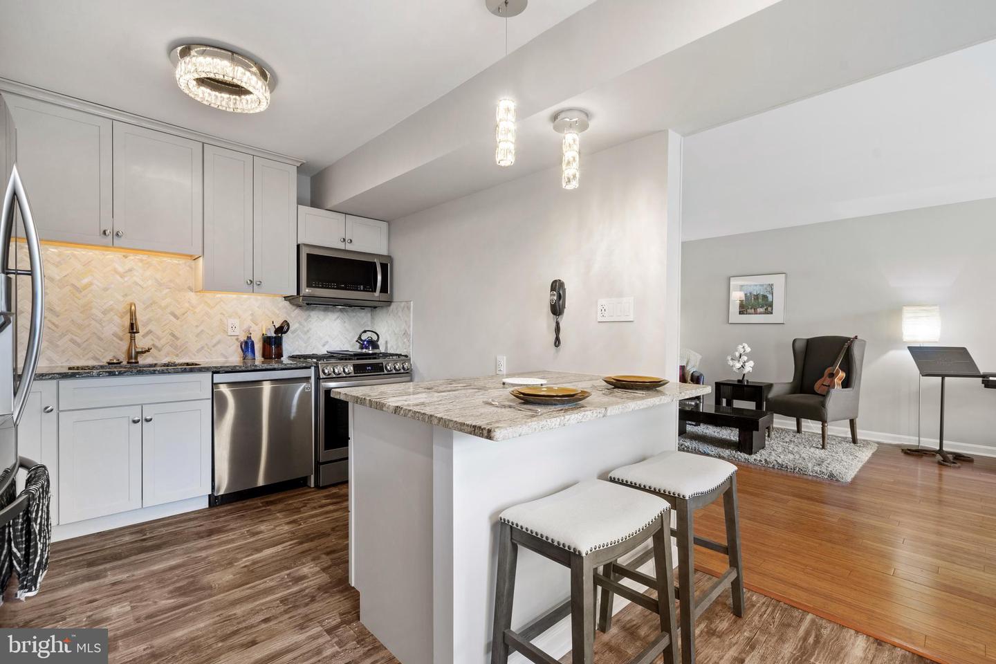 18 CANTERBURY SQ #302, ALEXANDRIA, Virginia 22304, 1 Bedroom Bedrooms, ,1 BathroomBathrooms,Residential,For sale,18 CANTERBURY SQ #302,VAAX2044376 MLS # VAAX2044376