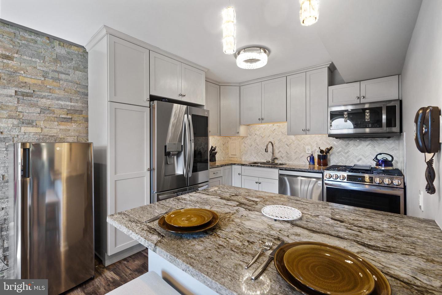18 CANTERBURY SQ #302, ALEXANDRIA, Virginia 22304, 1 Bedroom Bedrooms, ,1 BathroomBathrooms,Residential,For sale,18 CANTERBURY SQ #302,VAAX2044376 MLS # VAAX2044376