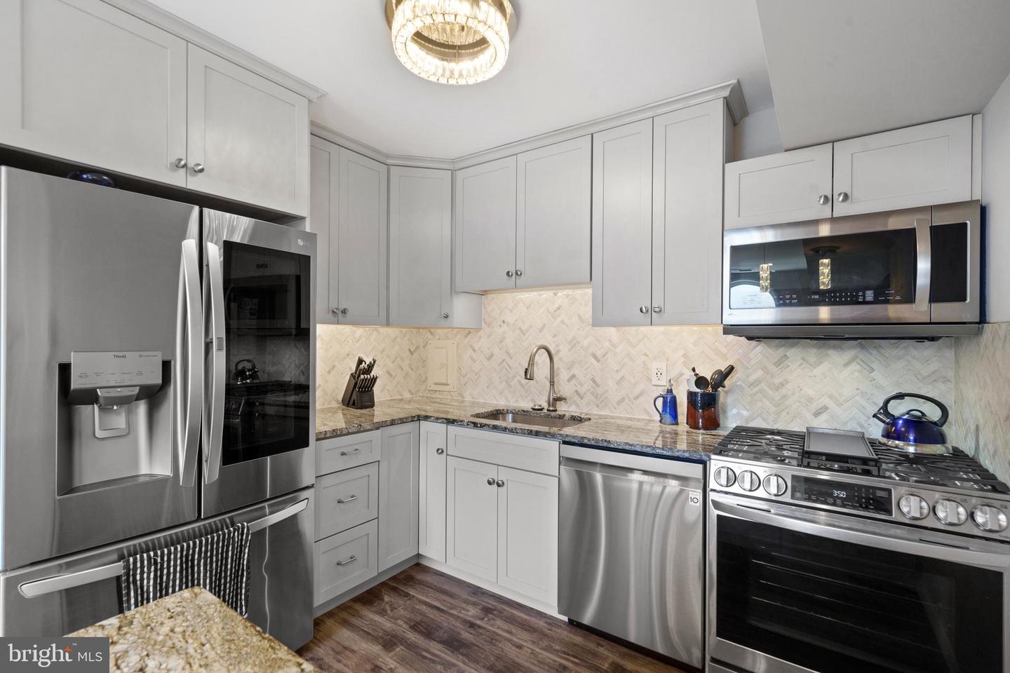 18 CANTERBURY SQ #302, ALEXANDRIA, Virginia 22304, 1 Bedroom Bedrooms, ,1 BathroomBathrooms,Residential,For sale,18 CANTERBURY SQ #302,VAAX2044376 MLS # VAAX2044376