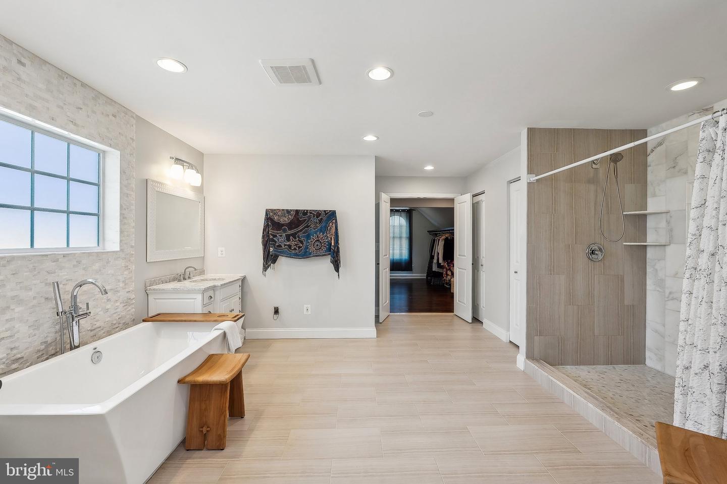 7124 BEULAH ST, ALEXANDRIA, Virginia 22315, 6 Bedrooms Bedrooms, ,5 BathroomsBathrooms,Residential,For sale,7124 BEULAH ST,VAFX2236420 MLS # VAFX2236420