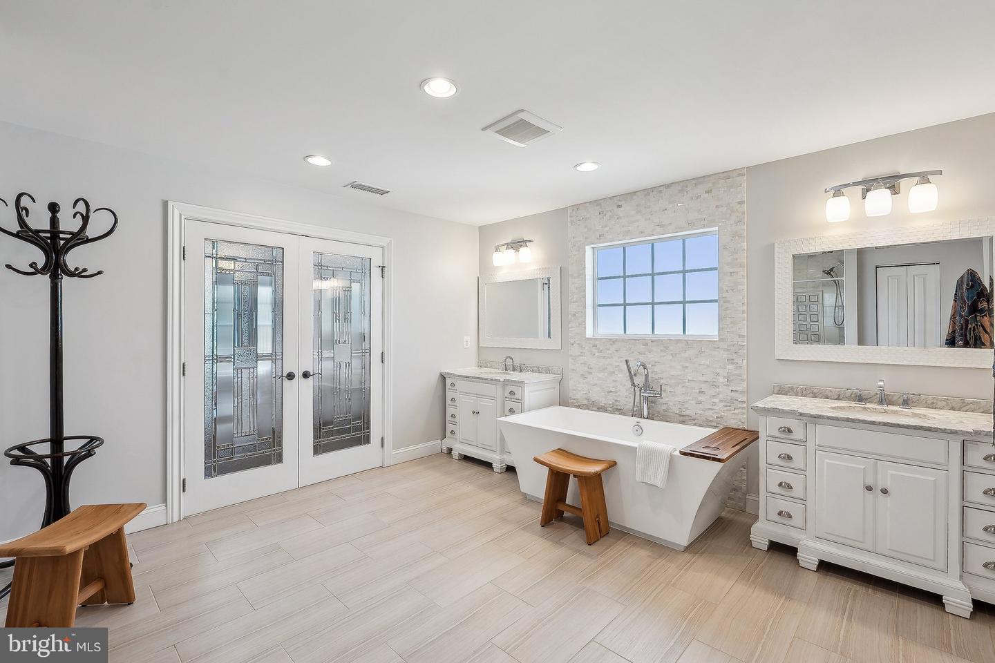7124 BEULAH ST, ALEXANDRIA, Virginia 22315, 6 Bedrooms Bedrooms, ,5 BathroomsBathrooms,Residential,For sale,7124 BEULAH ST,VAFX2236420 MLS # VAFX2236420