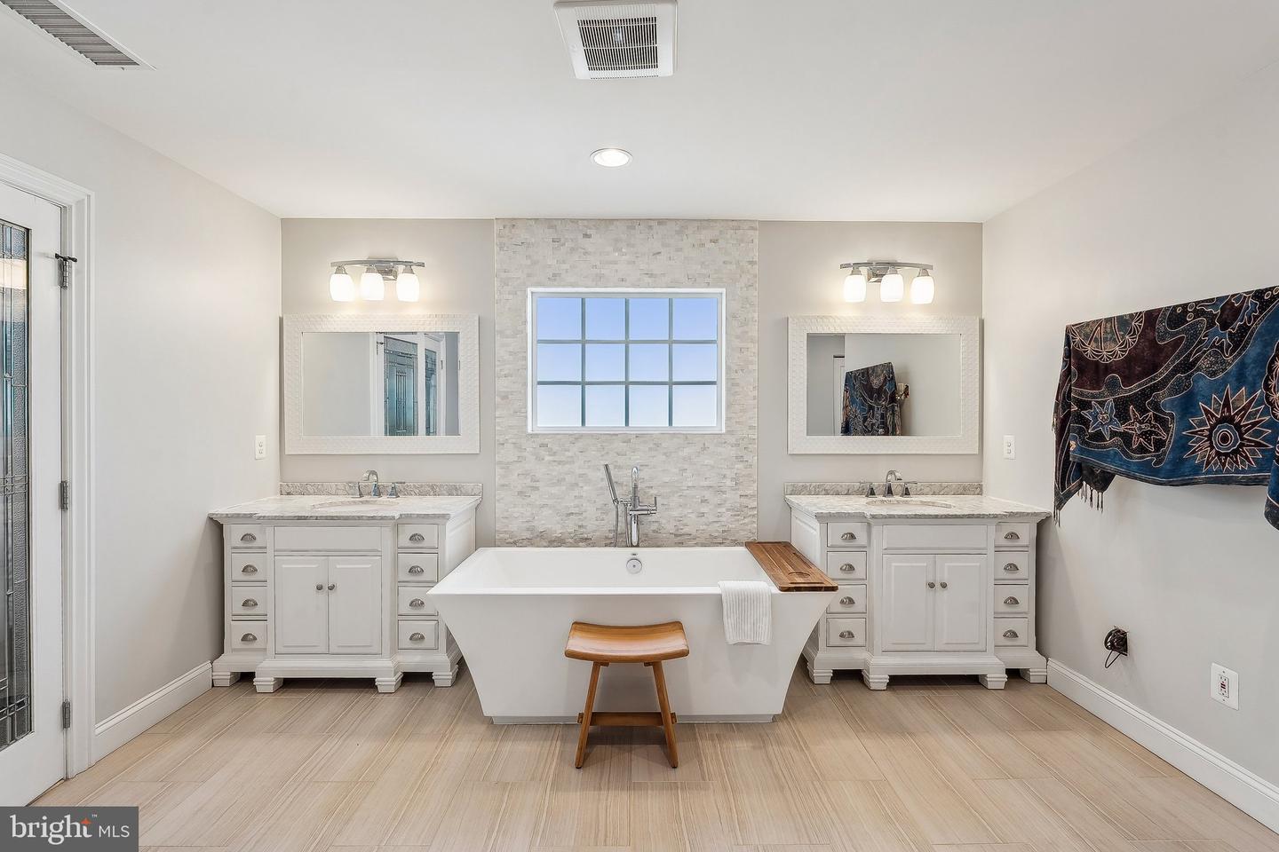 7124 BEULAH ST, ALEXANDRIA, Virginia 22315, 6 Bedrooms Bedrooms, ,5 BathroomsBathrooms,Residential,For sale,7124 BEULAH ST,VAFX2236420 MLS # VAFX2236420