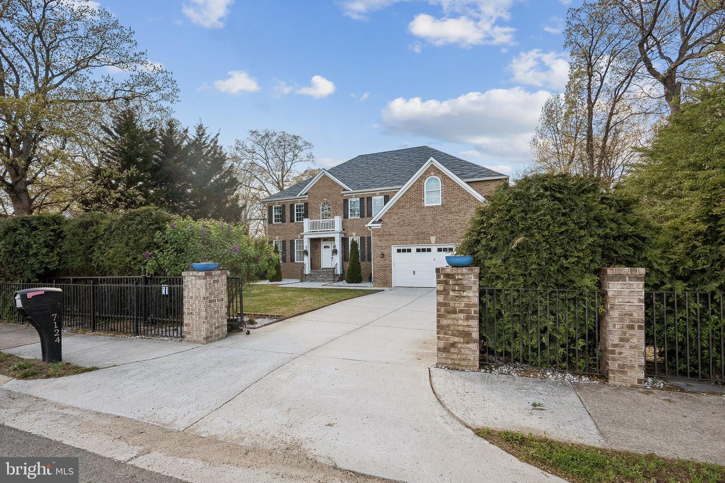 7124 BEULAH ST, ALEXANDRIA, Virginia 22315, 6 Bedrooms Bedrooms, ,5 BathroomsBathrooms,Residential,For sale,7124 BEULAH ST,VAFX2236420 MLS # VAFX2236420