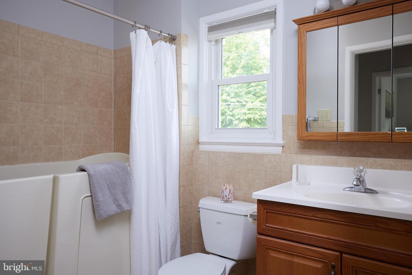5924 2ND ST N, ARLINGTON, Virginia 22203, 4 Bedrooms Bedrooms, ,2 BathroomsBathrooms,Residential,For sale,5924 2ND ST N,VAAR2056550 MLS # VAAR2056550