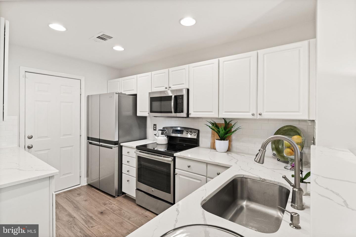 1926 CRESCENT PARK DR #30A, RESTON, Virginia 20190, 2 Bedrooms Bedrooms, ,2 BathroomsBathrooms,Residential,For sale,1926 CRESCENT PARK DR #30A,VAFX2236526 MLS # VAFX2236526