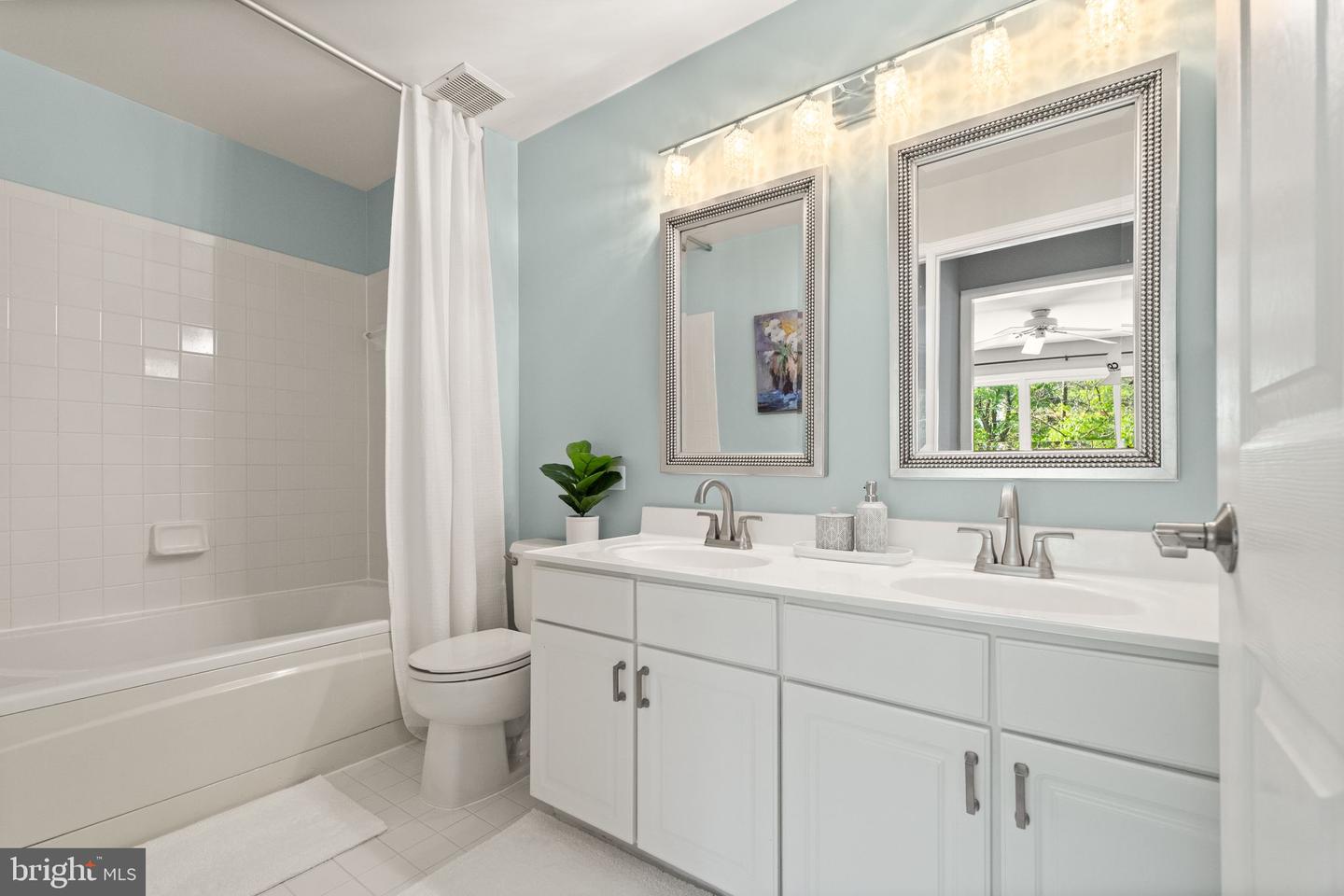1926 CRESCENT PARK DR #30A, RESTON, Virginia 20190, 2 Bedrooms Bedrooms, ,2 BathroomsBathrooms,Residential,For sale,1926 CRESCENT PARK DR #30A,VAFX2236526 MLS # VAFX2236526