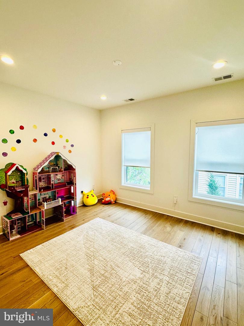 2033 GRIFFITH RD, FALLS CHURCH, Virginia 22043, 6 Bedrooms Bedrooms, ,5 BathroomsBathrooms,Residential,For sale,2033 GRIFFITH RD,VAFX2236646 MLS # VAFX2236646