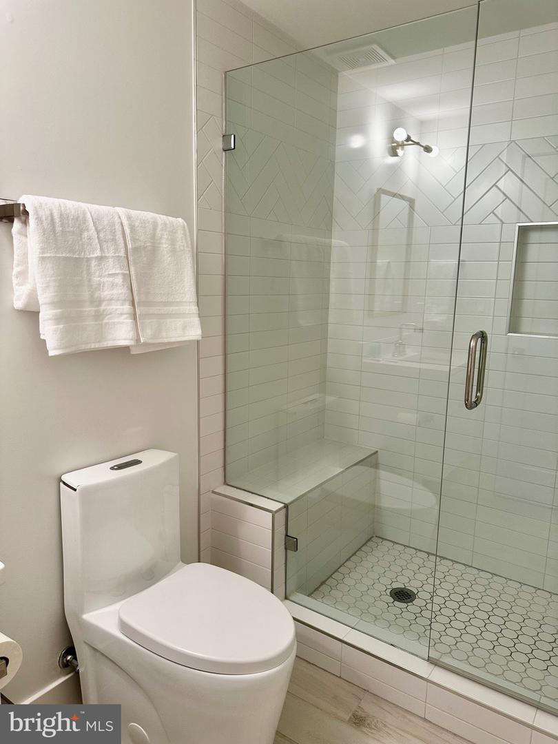2033 GRIFFITH RD, FALLS CHURCH, Virginia 22043, 6 Bedrooms Bedrooms, ,5 BathroomsBathrooms,Residential,For sale,2033 GRIFFITH RD,VAFX2236646 MLS # VAFX2236646