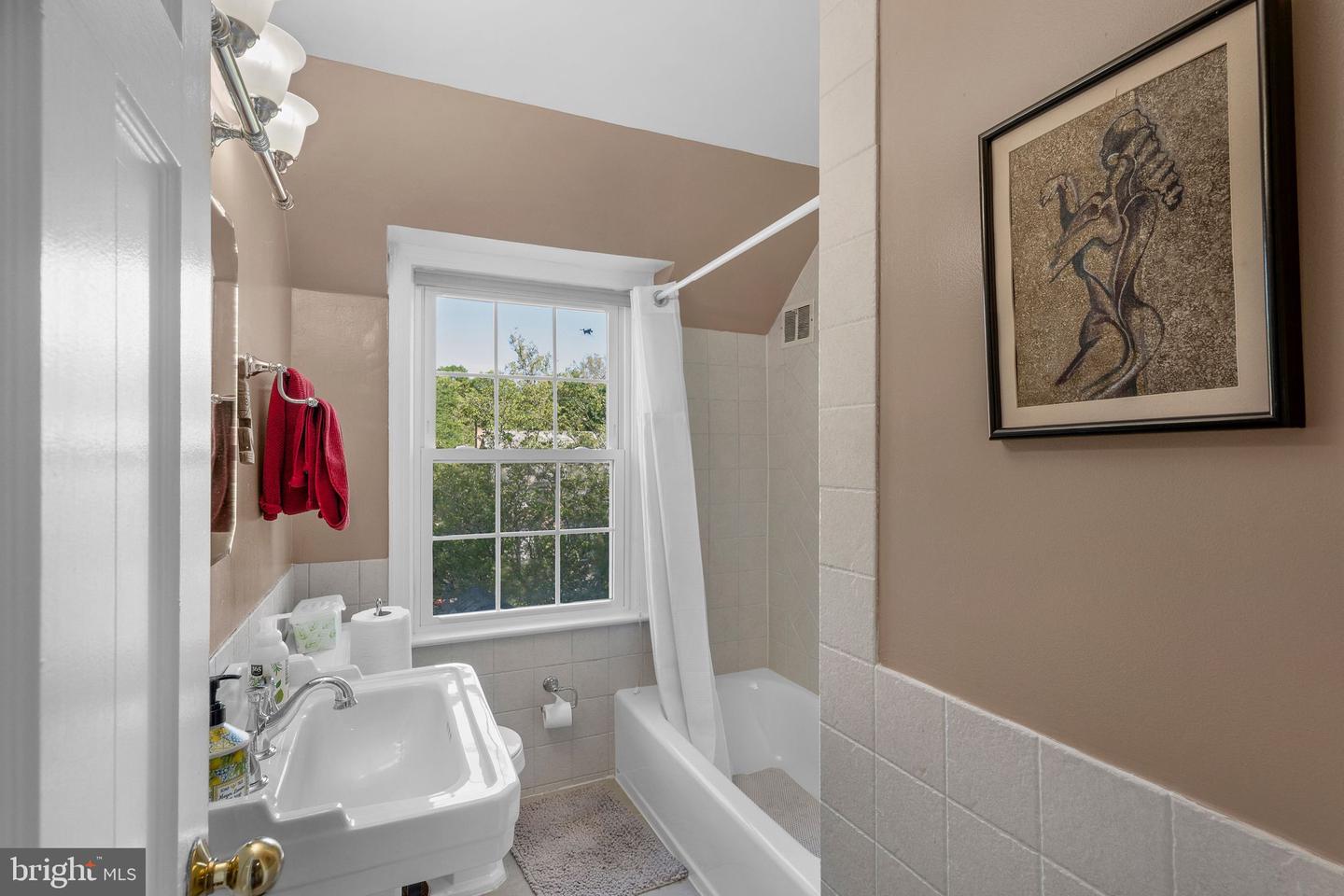 6679 32ND PL NW, WASHINGTON, District Of Columbia 20015, 4 Bedrooms Bedrooms, ,4 BathroomsBathrooms,Residential,For sale,6679 32ND PL NW,DCDC2197630 MLS # DCDC2197630