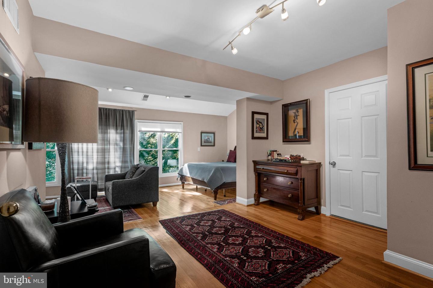 6679 32ND PL NW, WASHINGTON, District Of Columbia 20015, 4 Bedrooms Bedrooms, ,4 BathroomsBathrooms,Residential,For sale,6679 32ND PL NW,DCDC2197630 MLS # DCDC2197630