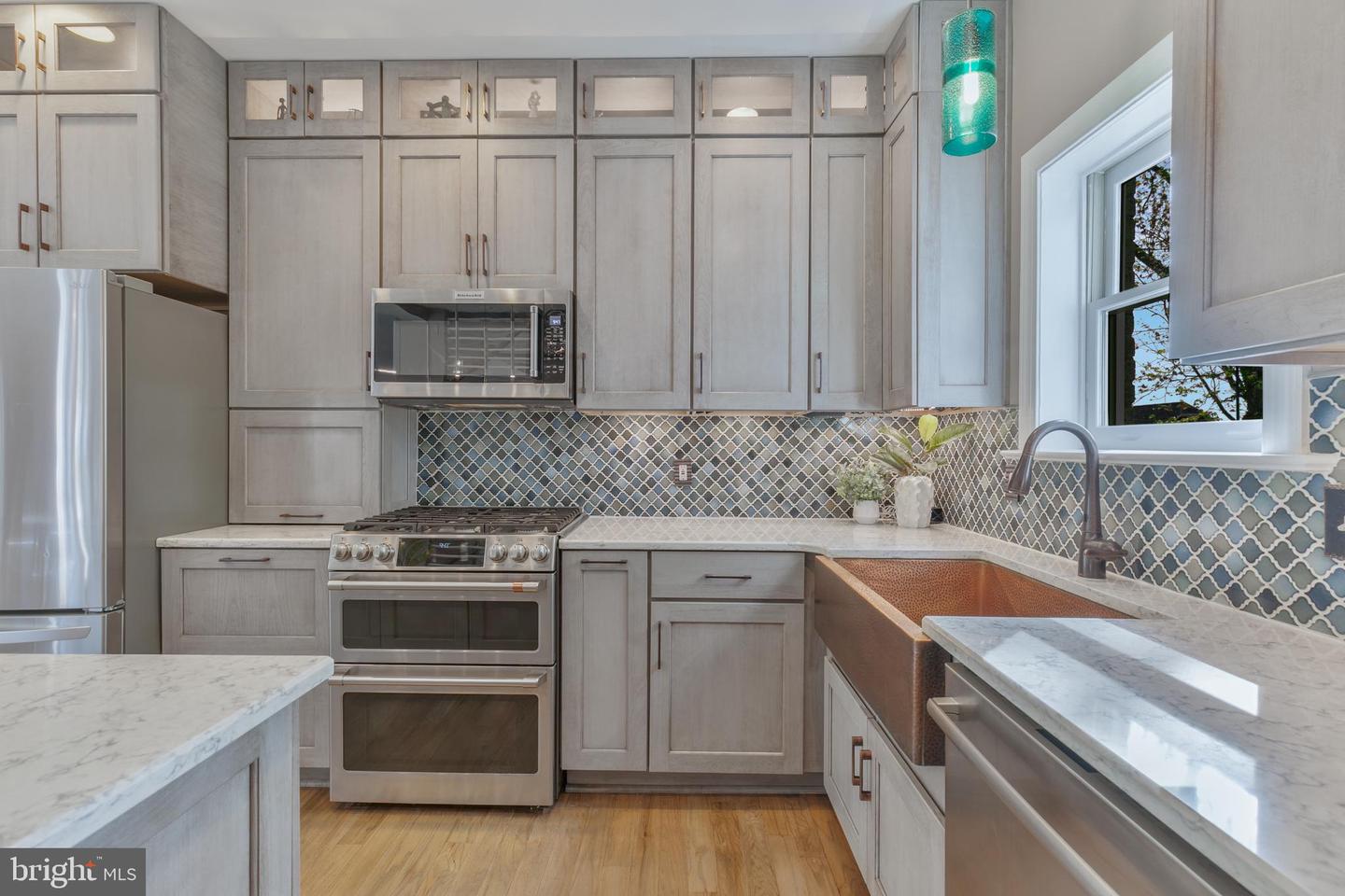 5204 20TH ST N, ARLINGTON, Virginia 22205, 5 Bedrooms Bedrooms, ,3 BathroomsBathrooms,Residential,For sale,5204 20TH ST N,VAAR2056670 MLS # VAAR2056670