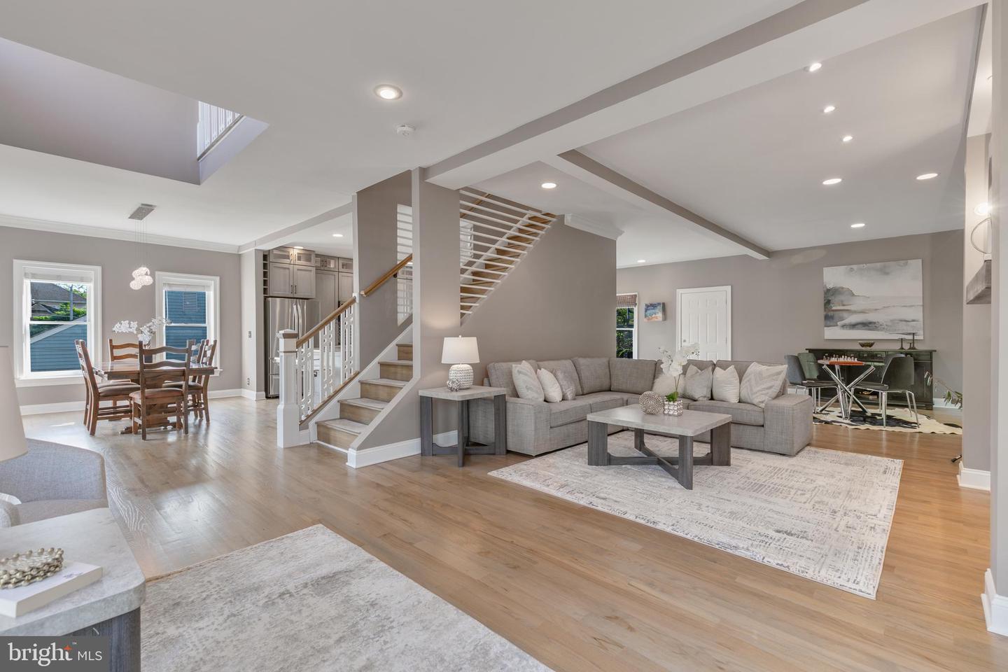 5204 20TH ST N, ARLINGTON, Virginia 22205, 5 Bedrooms Bedrooms, ,3 BathroomsBathrooms,Residential,For sale,5204 20TH ST N,VAAR2056670 MLS # VAAR2056670