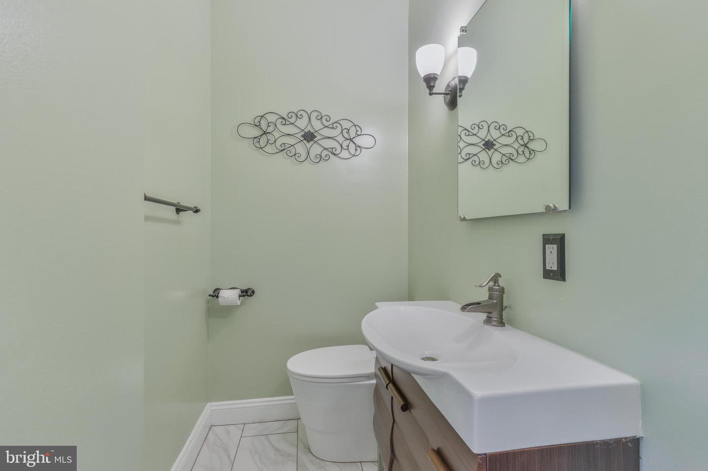 5204 20TH ST N, ARLINGTON, Virginia 22205, 5 Bedrooms Bedrooms, ,3 BathroomsBathrooms,Residential,For sale,5204 20TH ST N,VAAR2056670 MLS # VAAR2056670