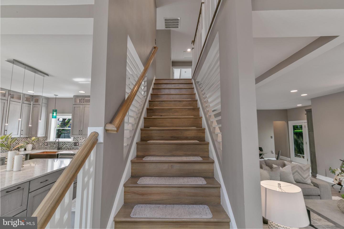 5204 20TH ST N, ARLINGTON, Virginia 22205, 5 Bedrooms Bedrooms, ,3 BathroomsBathrooms,Residential,For sale,5204 20TH ST N,VAAR2056670 MLS # VAAR2056670