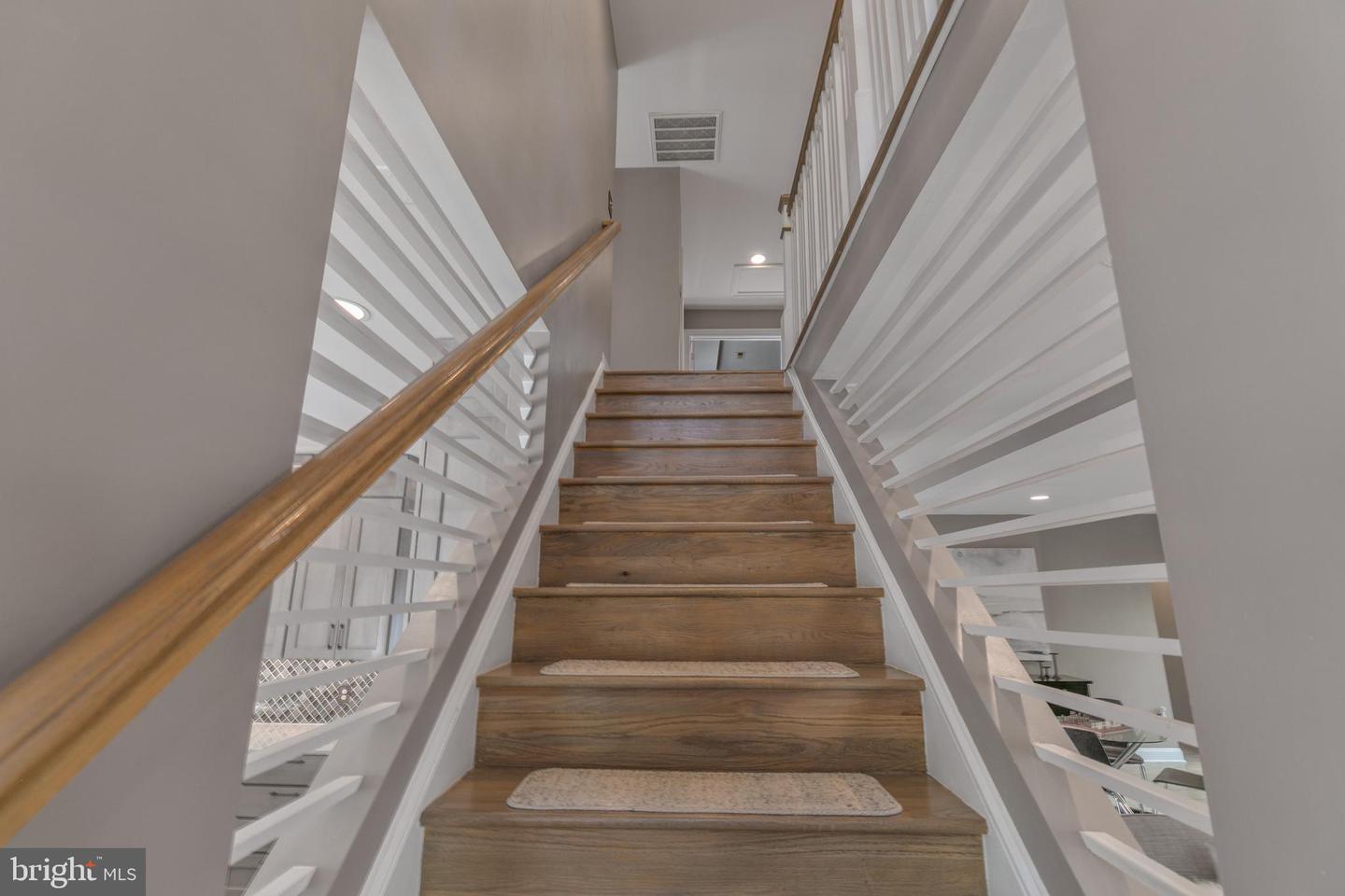 5204 20TH ST N, ARLINGTON, Virginia 22205, 5 Bedrooms Bedrooms, ,3 BathroomsBathrooms,Residential,For sale,5204 20TH ST N,VAAR2056670 MLS # VAAR2056670