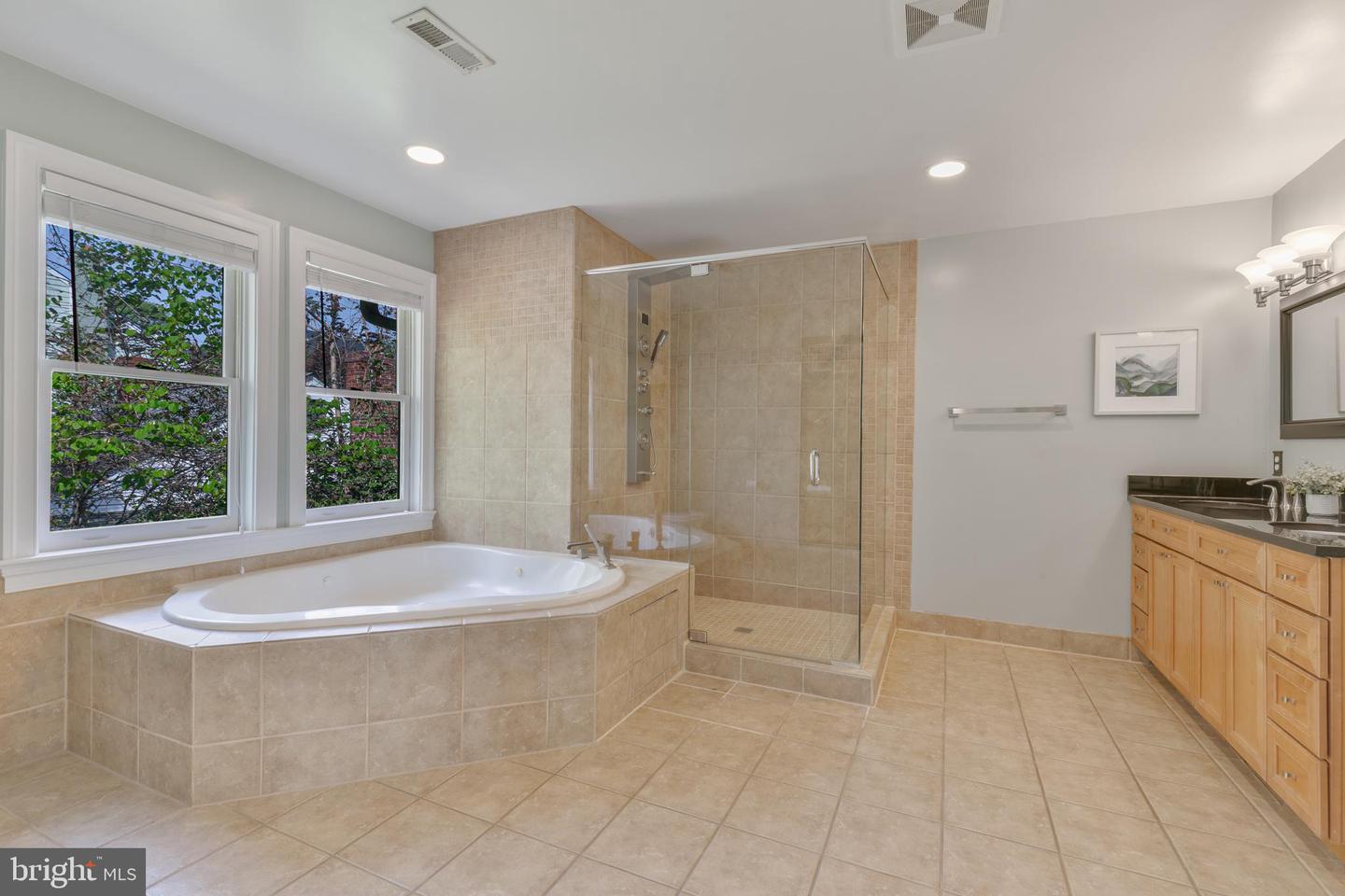 5204 20TH ST N, ARLINGTON, Virginia 22205, 5 Bedrooms Bedrooms, ,3 BathroomsBathrooms,Residential,For sale,5204 20TH ST N,VAAR2056670 MLS # VAAR2056670