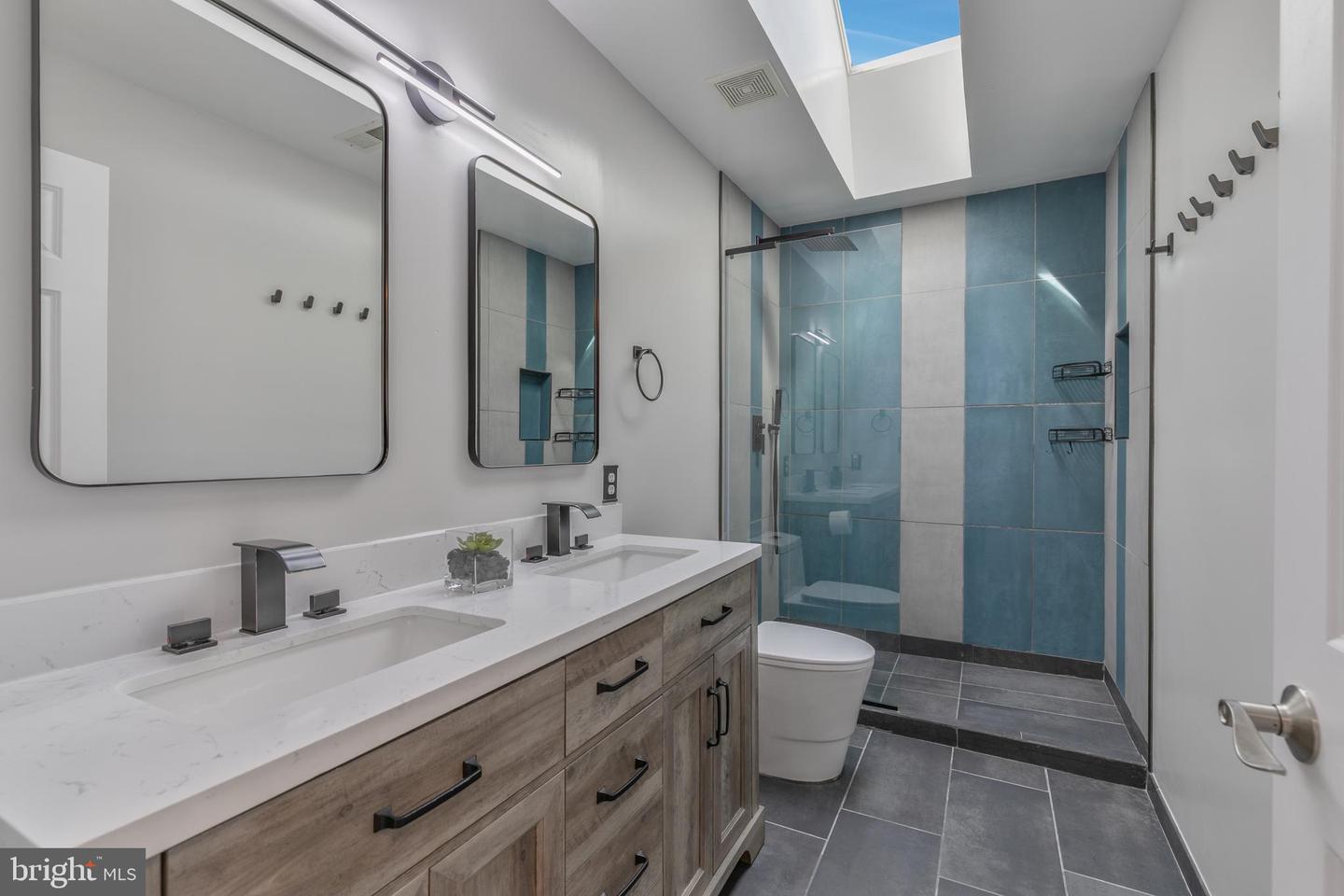 5204 20TH ST N, ARLINGTON, Virginia 22205, 5 Bedrooms Bedrooms, ,3 BathroomsBathrooms,Residential,For sale,5204 20TH ST N,VAAR2056670 MLS # VAAR2056670