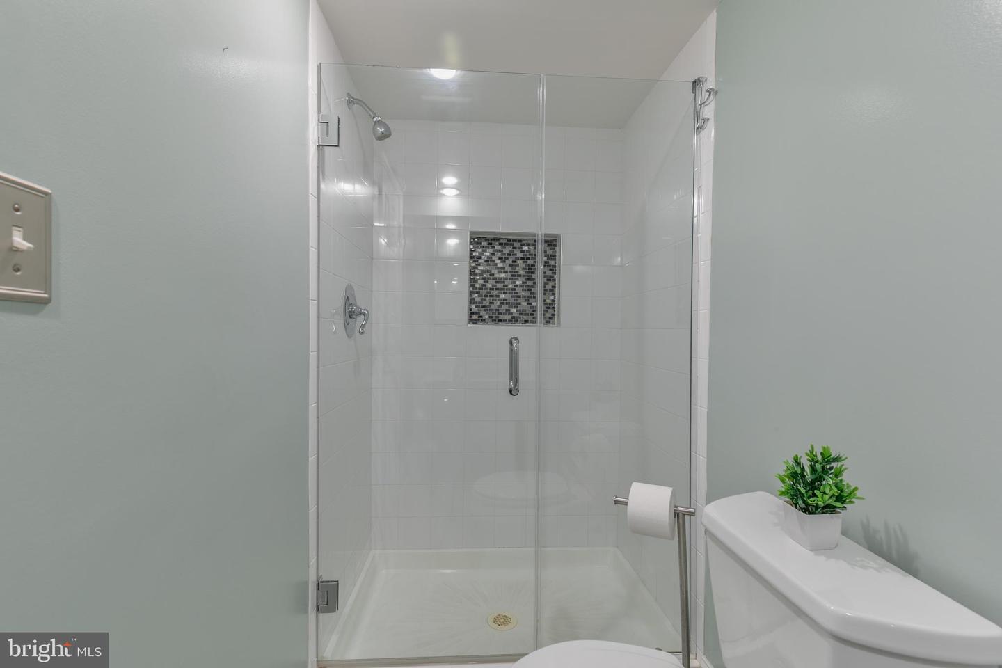 5204 20TH ST N, ARLINGTON, Virginia 22205, 5 Bedrooms Bedrooms, ,3 BathroomsBathrooms,Residential,For sale,5204 20TH ST N,VAAR2056670 MLS # VAAR2056670