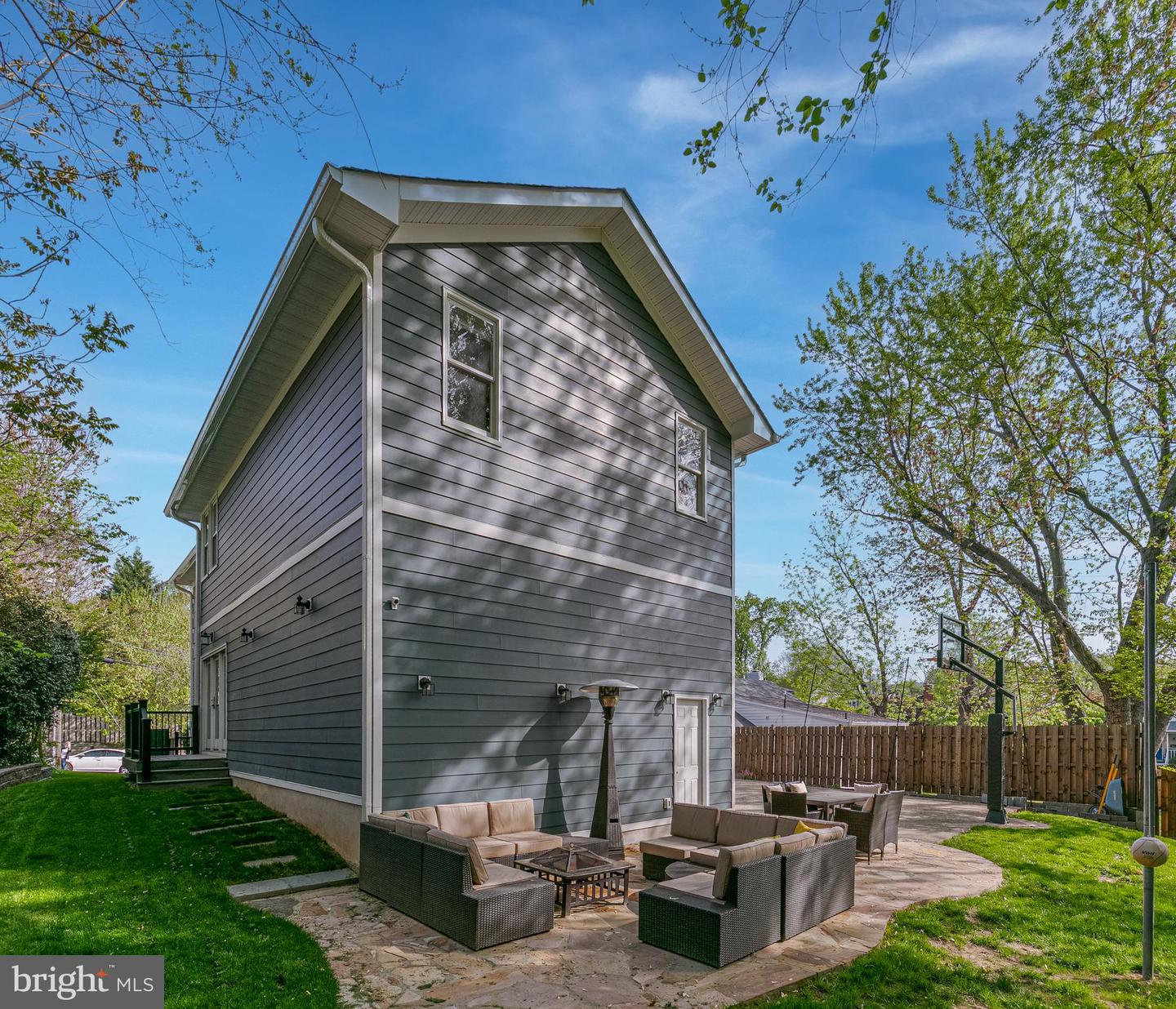 5204 20TH ST N, ARLINGTON, Virginia 22205, 5 Bedrooms Bedrooms, ,3 BathroomsBathrooms,Residential,For sale,5204 20TH ST N,VAAR2056670 MLS # VAAR2056670