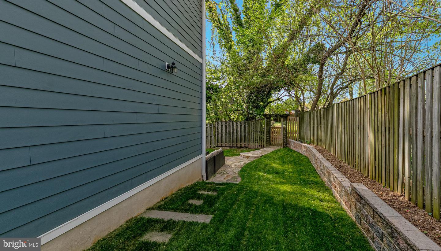 5204 20TH ST N, ARLINGTON, Virginia 22205, 5 Bedrooms Bedrooms, ,3 BathroomsBathrooms,Residential,For sale,5204 20TH ST N,VAAR2056670 MLS # VAAR2056670