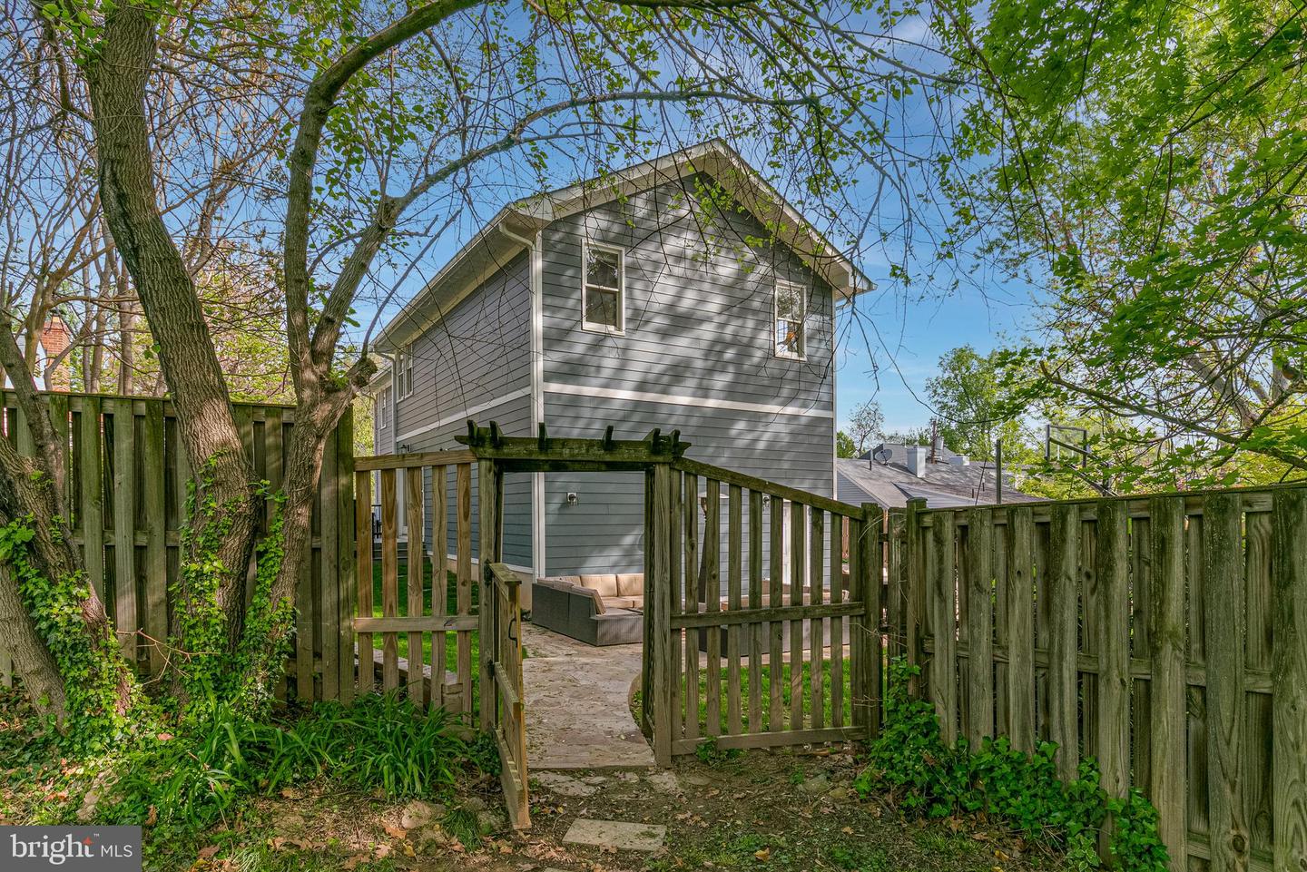 5204 20TH ST N, ARLINGTON, Virginia 22205, 5 Bedrooms Bedrooms, ,3 BathroomsBathrooms,Residential,For sale,5204 20TH ST N,VAAR2056670 MLS # VAAR2056670