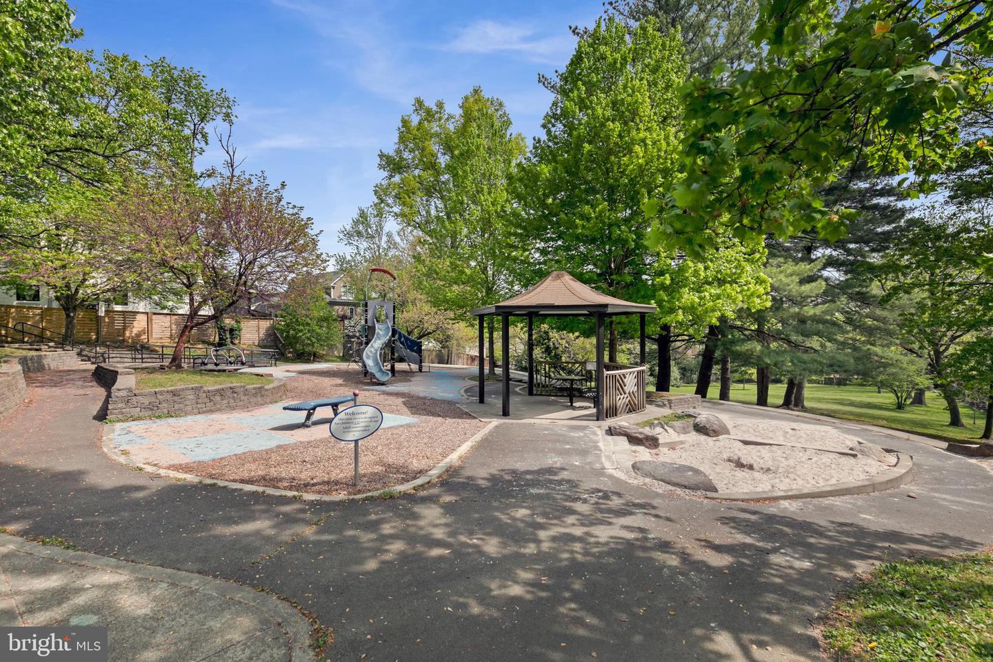5204 20TH ST N, ARLINGTON, Virginia 22205, 5 Bedrooms Bedrooms, ,3 BathroomsBathrooms,Residential,For sale,5204 20TH ST N,VAAR2056670 MLS # VAAR2056670