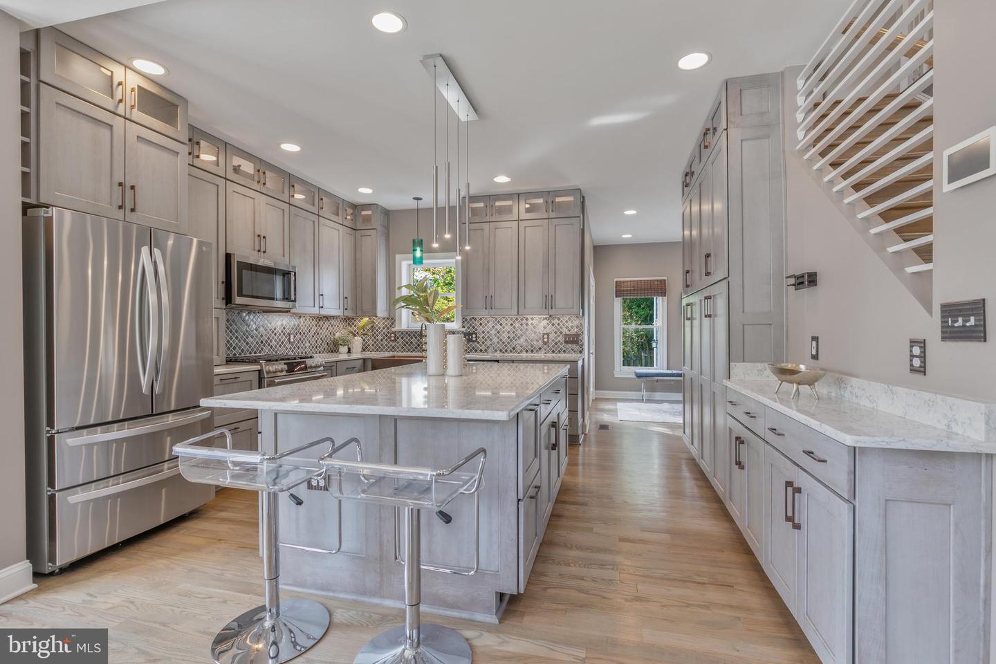 5204 20TH ST N, ARLINGTON, Virginia 22205, 5 Bedrooms Bedrooms, ,3 BathroomsBathrooms,Residential,For sale,5204 20TH ST N,VAAR2056670 MLS # VAAR2056670