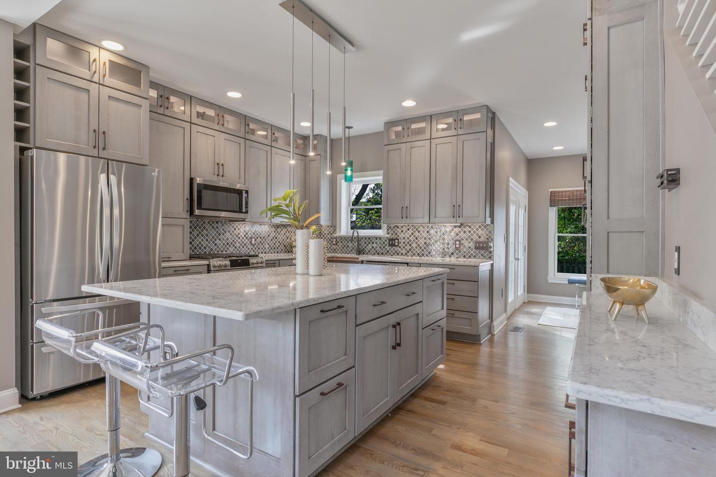 5204 20TH ST N, ARLINGTON, Virginia 22205, 5 Bedrooms Bedrooms, ,3 BathroomsBathrooms,Residential,For sale,5204 20TH ST N,VAAR2056670 MLS # VAAR2056670